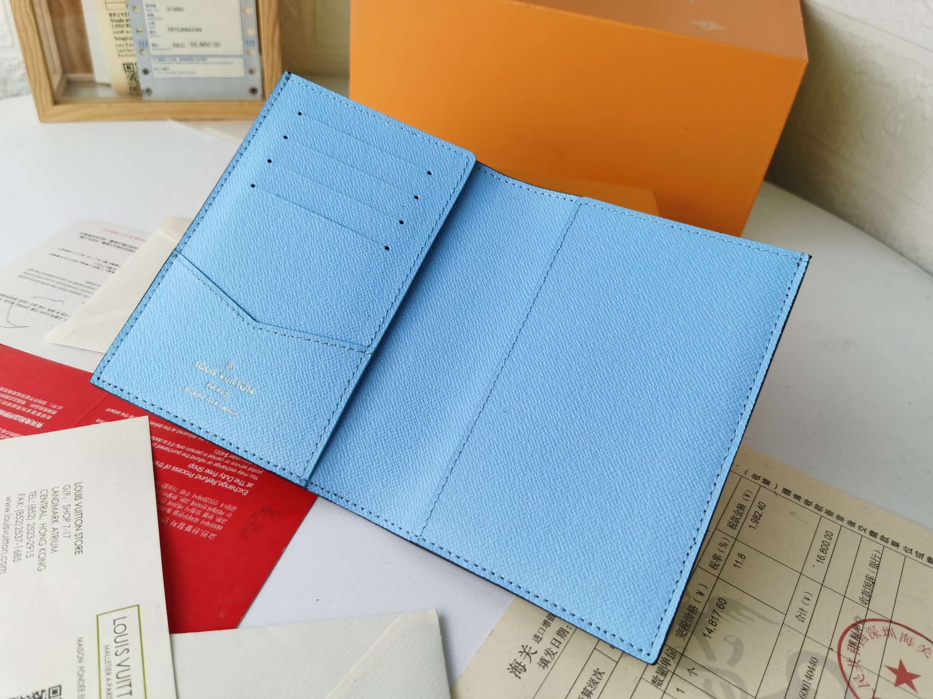 M64502パスポートケース - 高級感あふれる粒纹小牛皮製の旅行アクセサリー