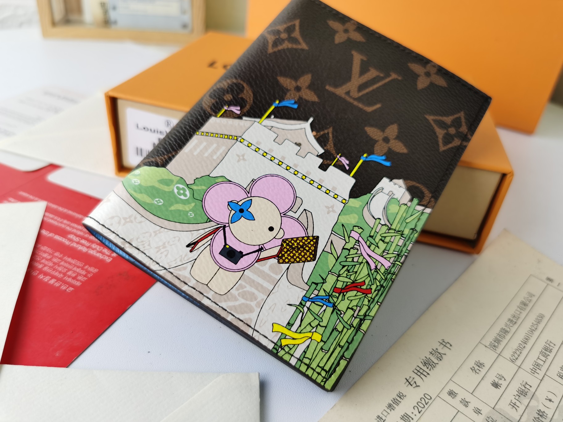 M64502パスポートケース - 高級感あふれる粒纹小牛皮製の旅行アクセサリー