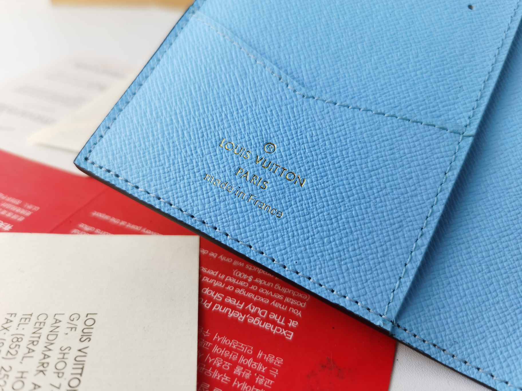 M64502パスポートケース - 高級感あふれる粒纹小牛皮製の旅行アクセサリー