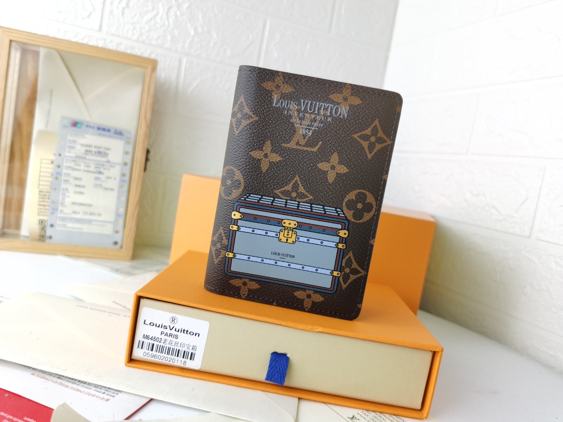 M64502パスポートケース - 高級感あふれる粒纹小牛皮仕様