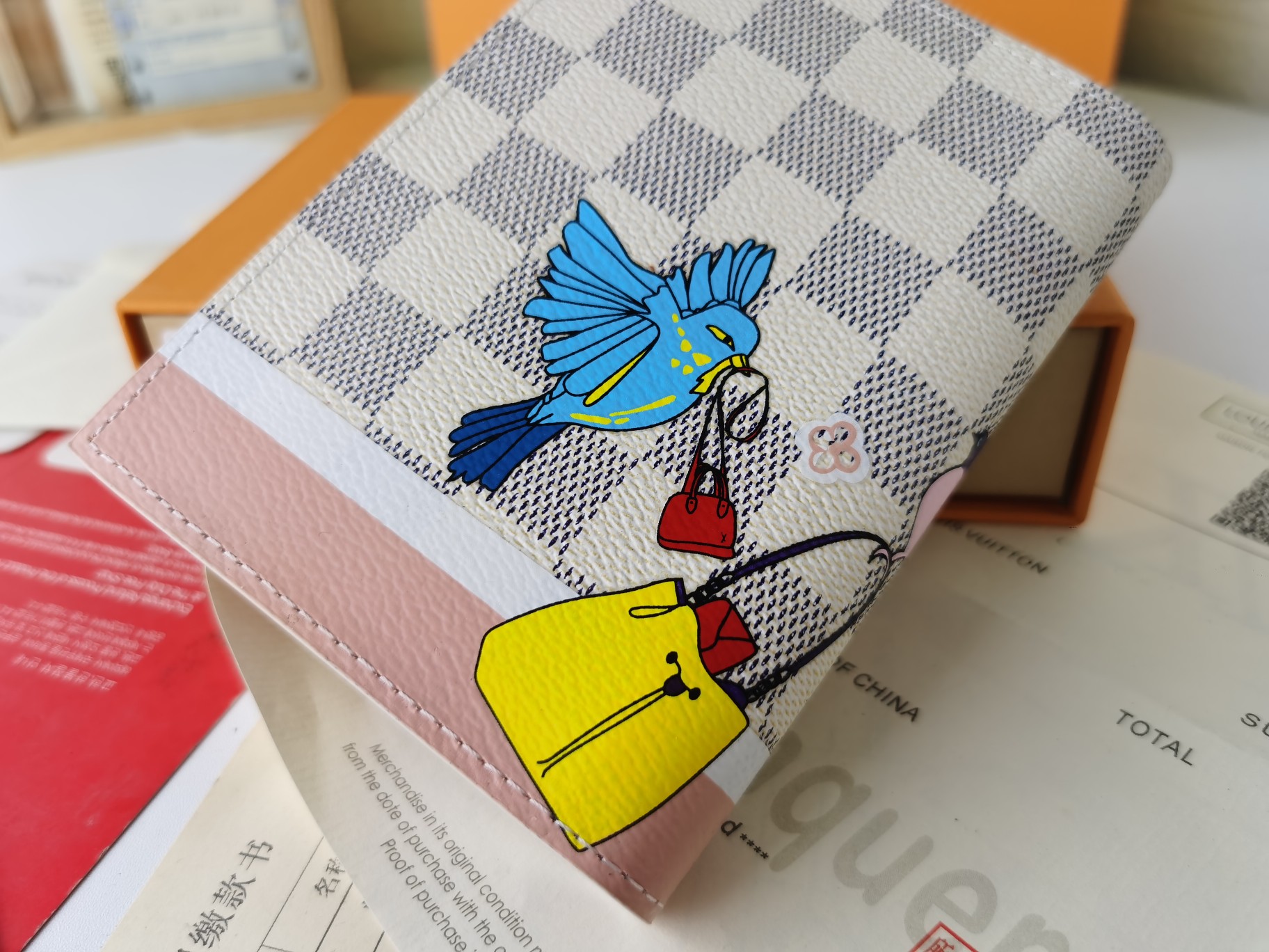 M64502 パスポートケース - 贅沢な粒纹小牛皮内衬と多機能デザイン