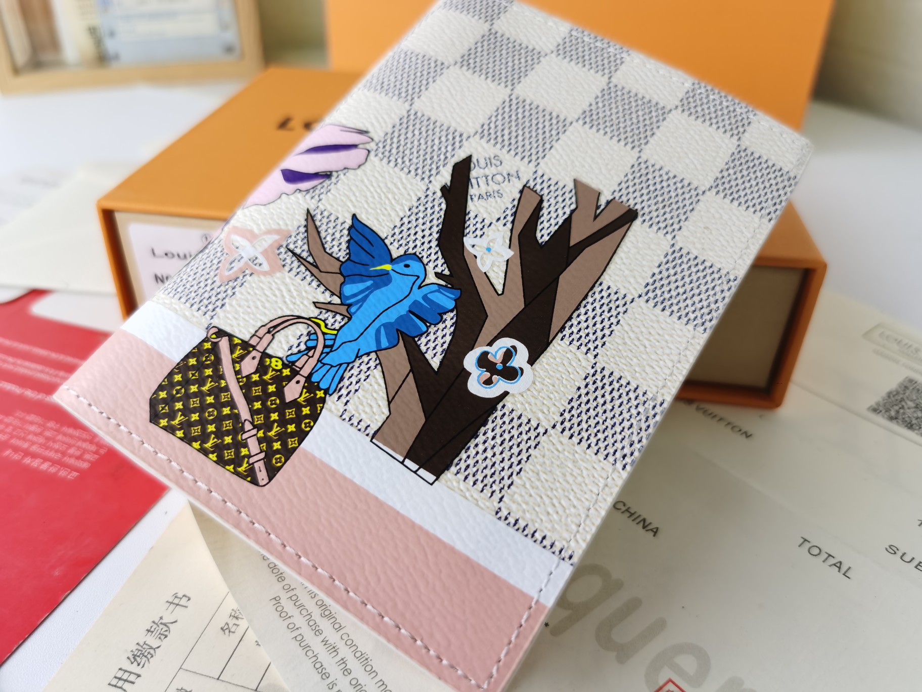 M64502 パスポートケース - 贅沢な粒纹小牛皮内衬と多機能デザイン