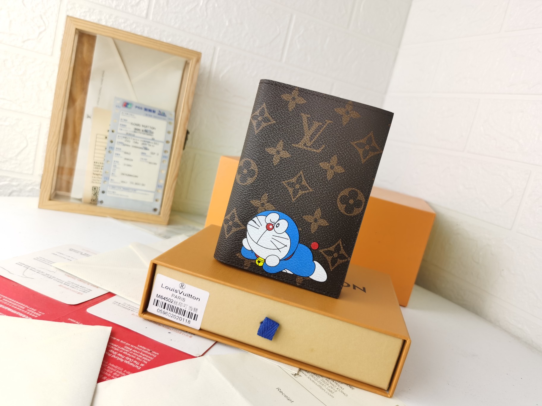 M64502パスポートケース - 高級感あふれる粒纹小牛皮仕様