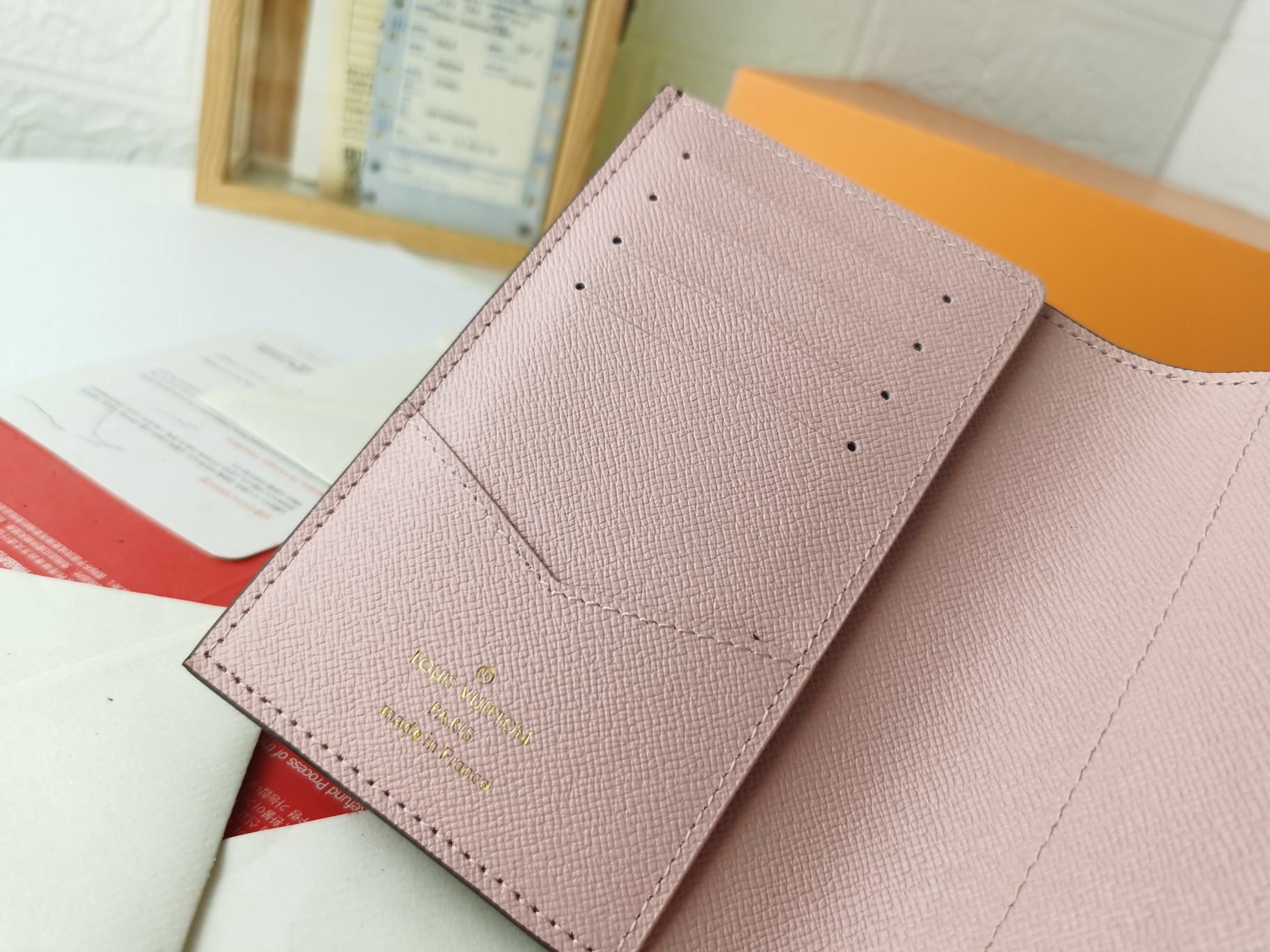 M64502パスポートケース - 高級粒纹小牛皮内衬・多機能デザイン
