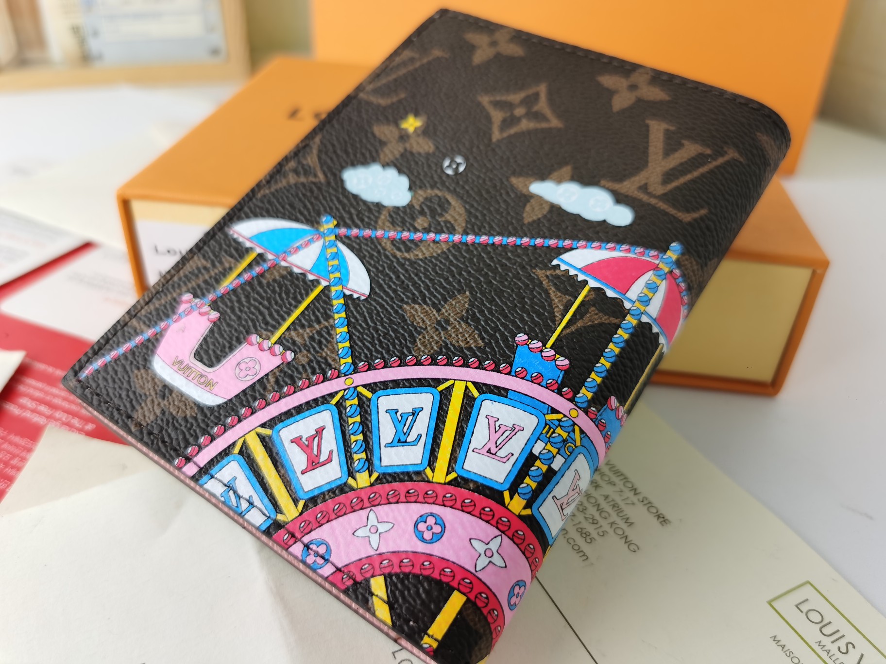 M64502パスポートケース - 高級感あふれる粒纹小牛皮製