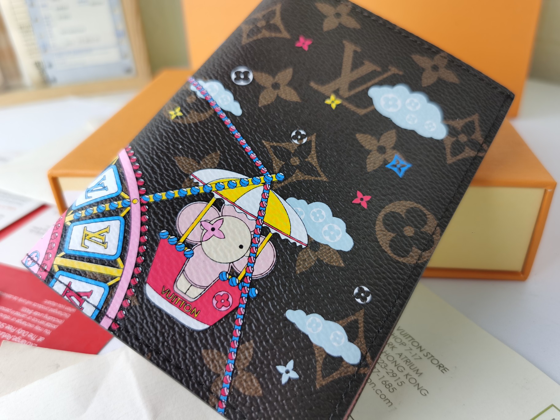 M64502パスポートケース - 高級感あふれる粒纹小牛皮製