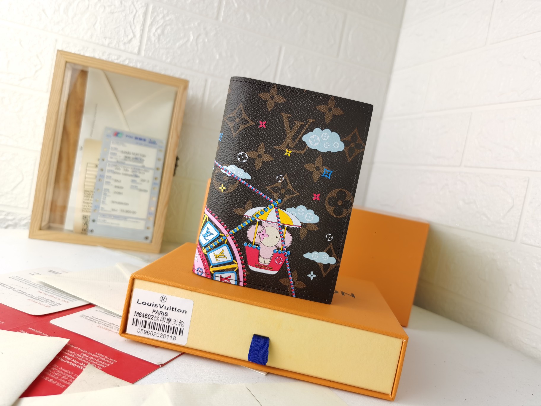 M64502パスポートケース - 高級感あふれる粒纹小牛皮製