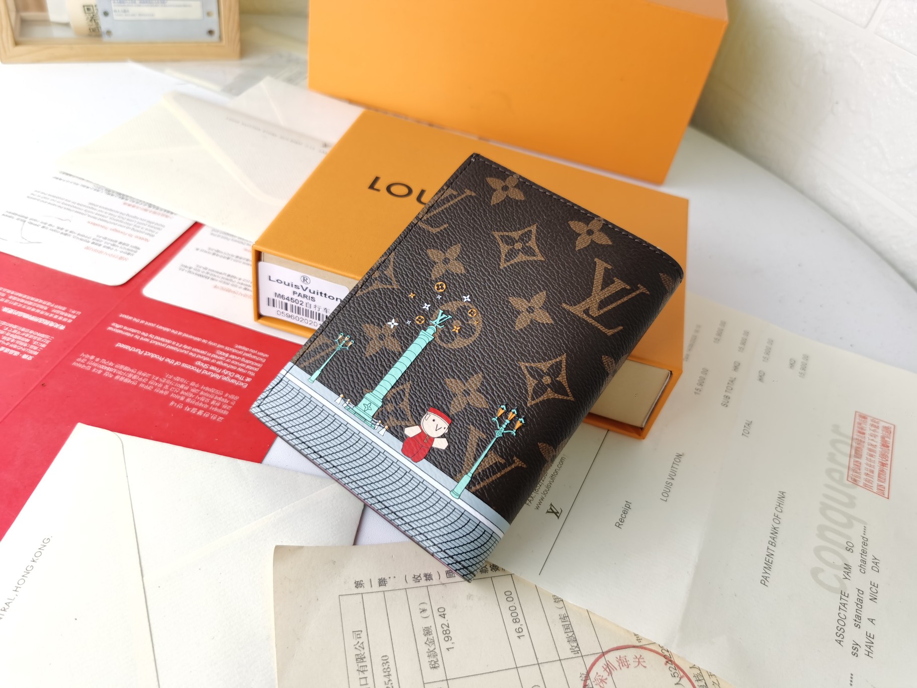 M64502パスポートケース - 高級感溢れる粒纹小牛皮使用