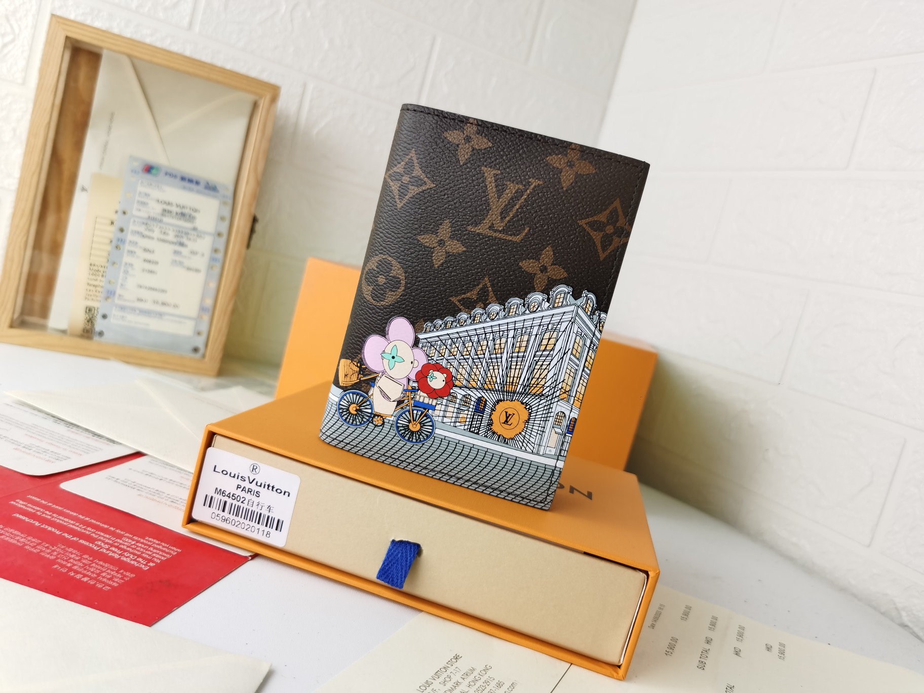 M64502パスポートケース - 高級感溢れる粒纹小牛皮使用