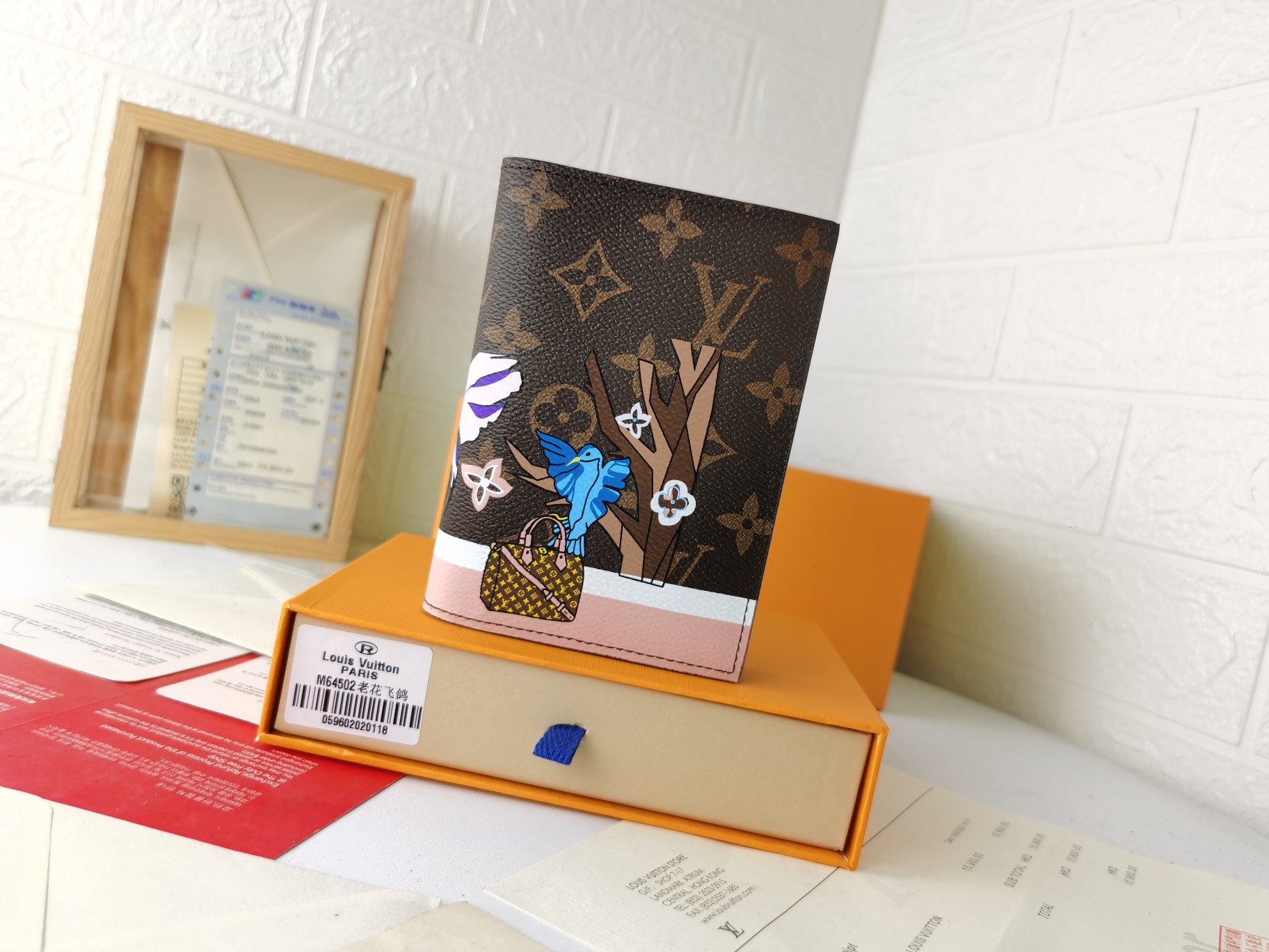 M64502パスポートケース - 高級感あふれる粒纹小牛皮内装