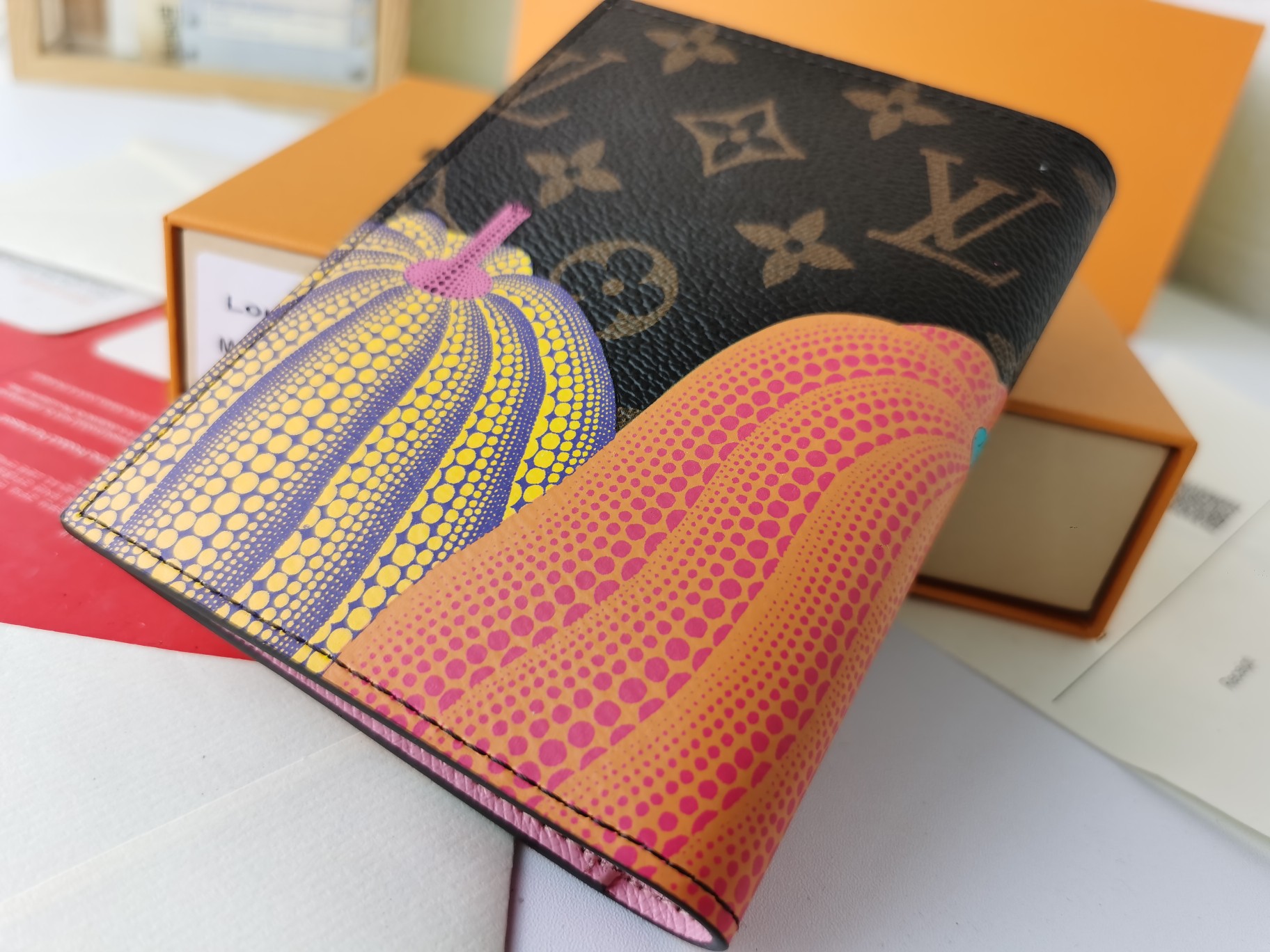 M64502パスポートケース|高級粒纹小牛皮の旅行アクセサリー