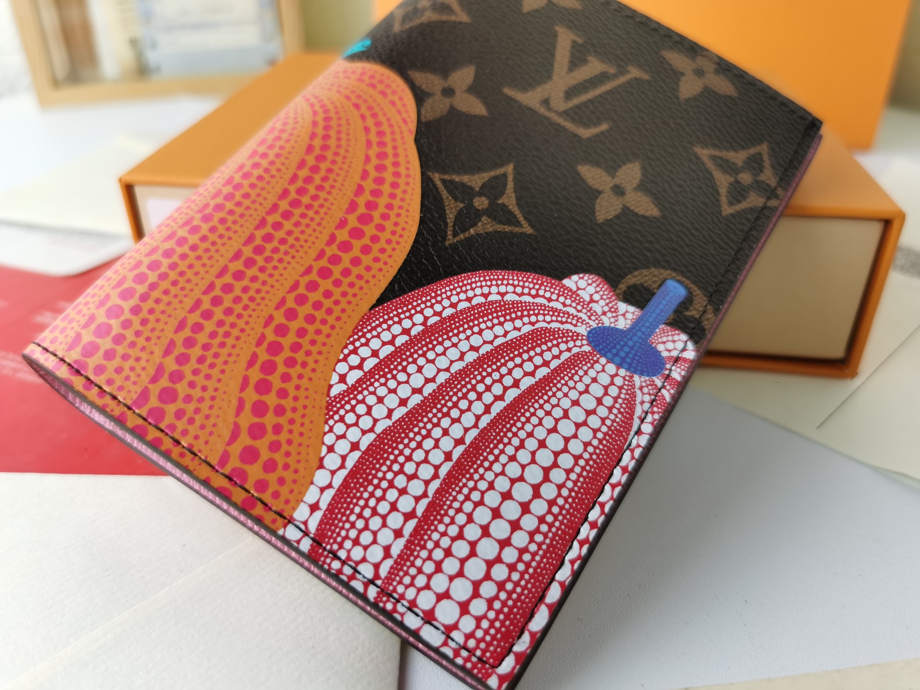 M64502パスポートケース|高級粒纹小牛皮の旅行アクセサリー