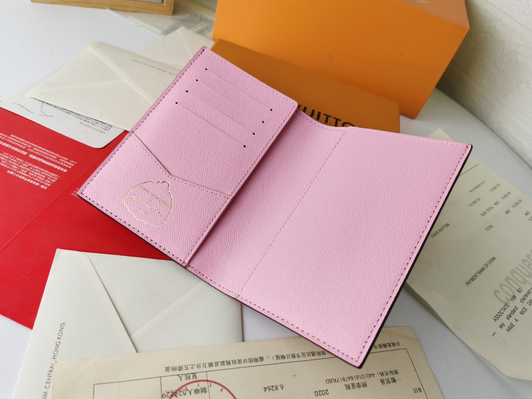 M64502パスポートケース|高級粒纹小牛皮の旅行アクセサリー