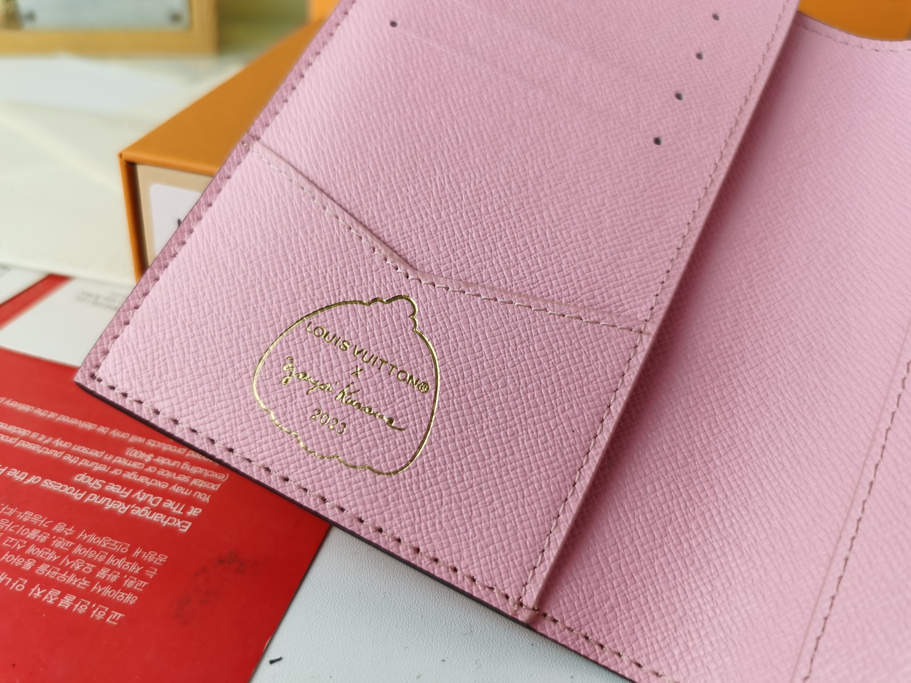 M64502パスポートケース|高級粒纹小牛皮の旅行アクセサリー