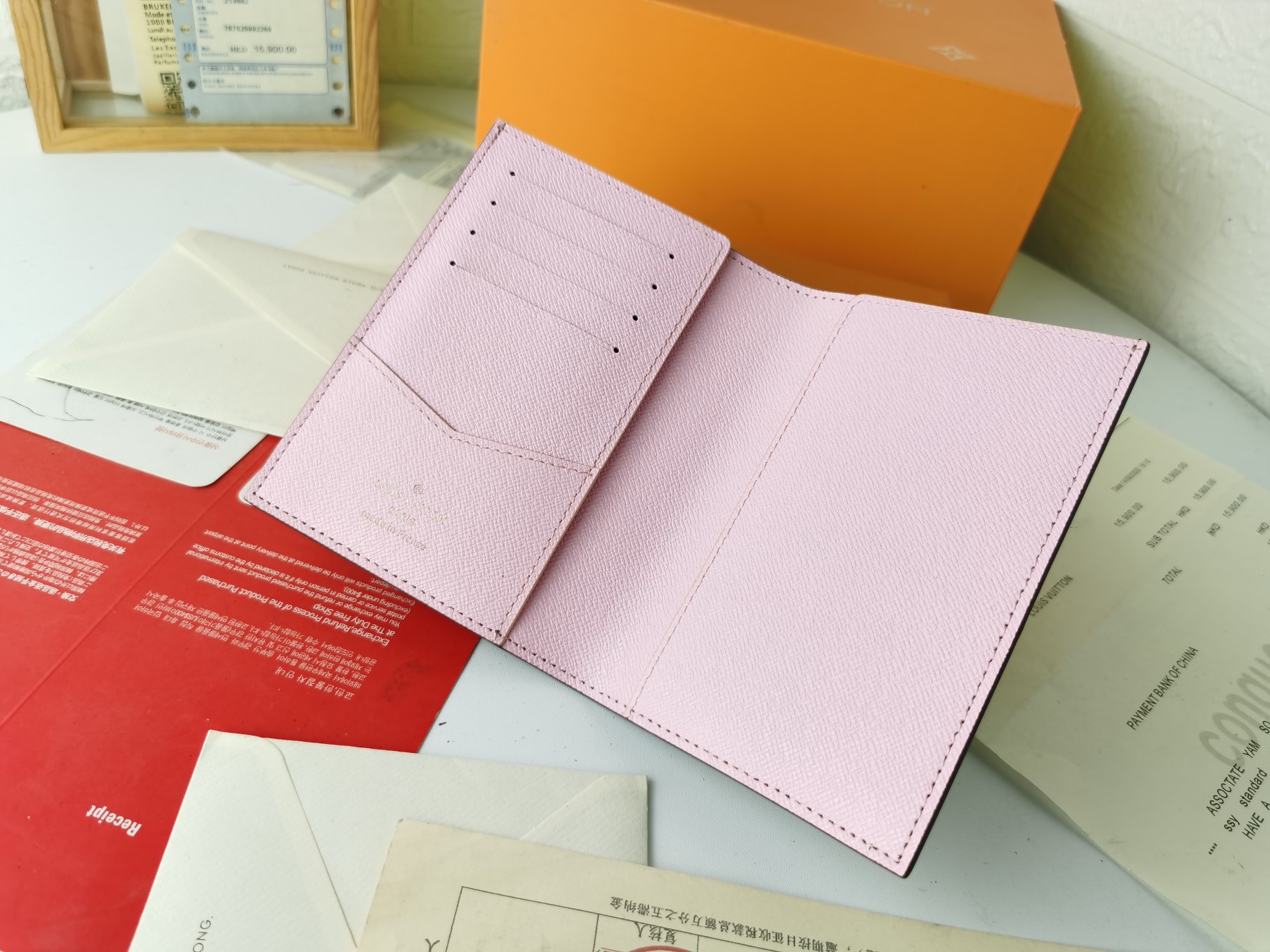 M64502パスポートケース - 高級感あふれる粒纹小牛皮製