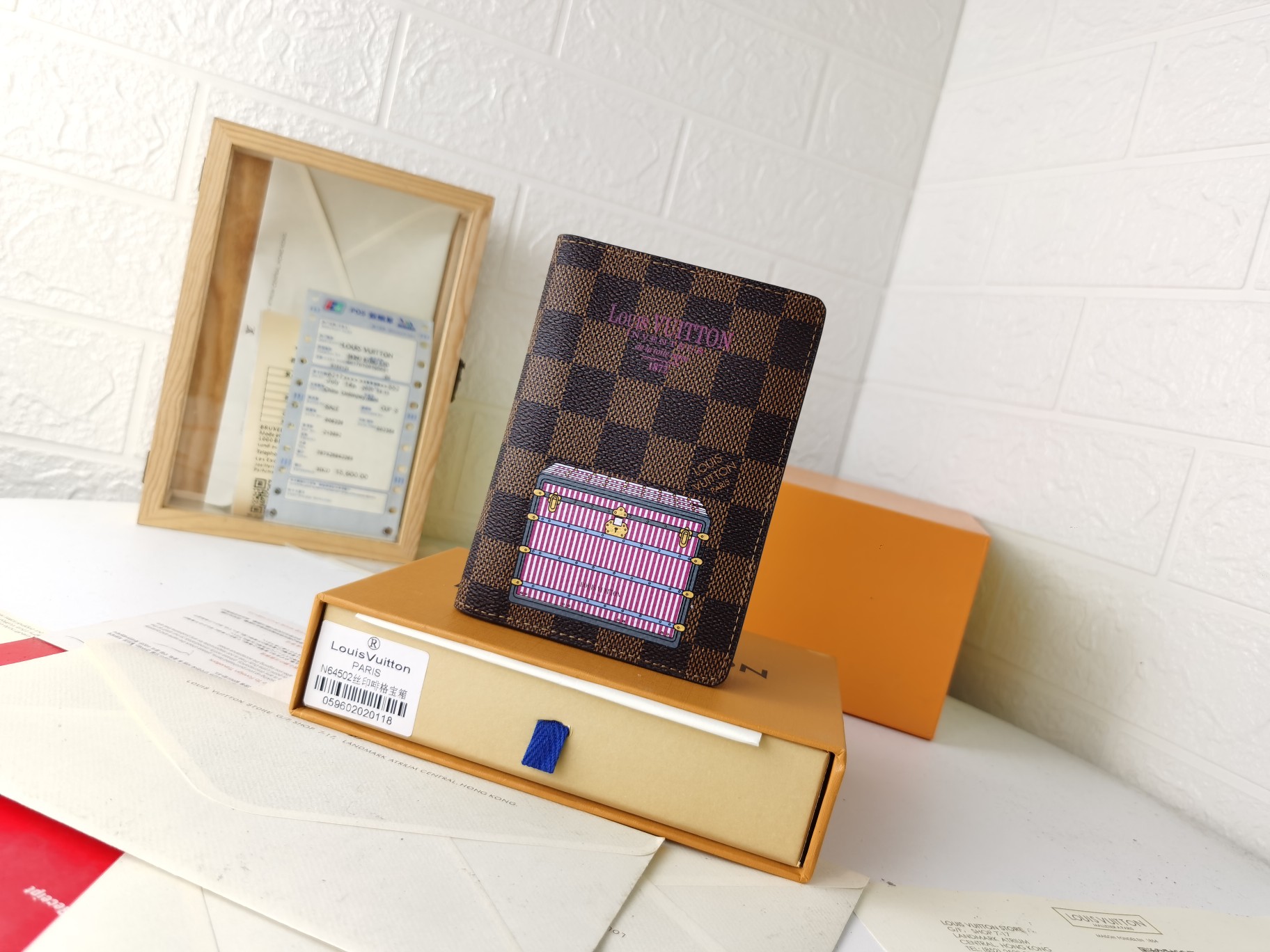 M64502パスポートケース - 高級感あふれる粒纹小牛皮仕様