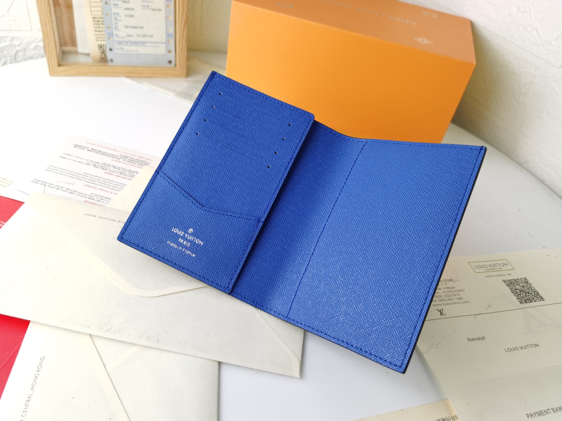 M64502パスポートケース｜ラグジュアリーな粒纹小牛皮内装