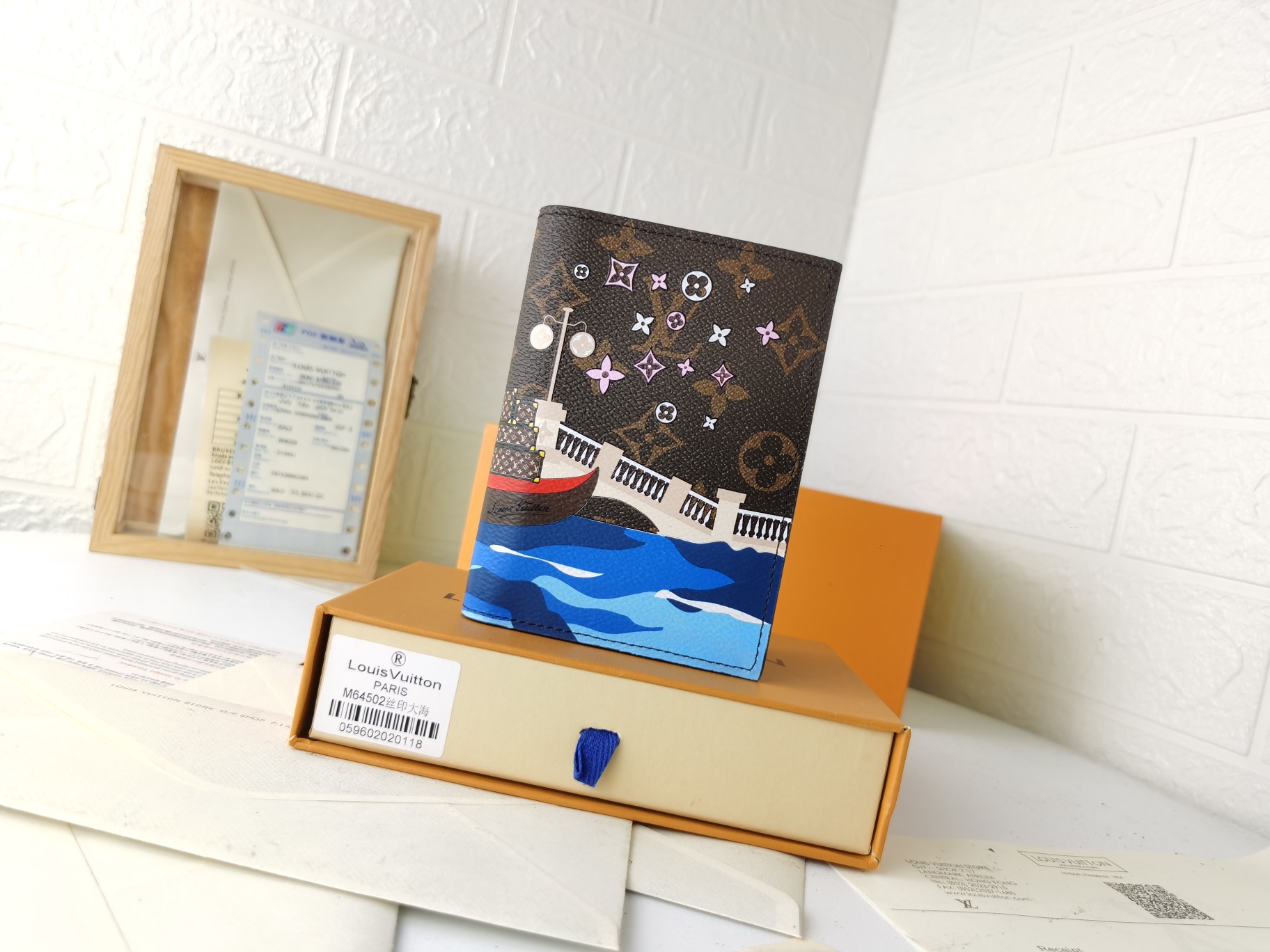 M64502パスポートケース - 贅沢な粒皮内装と多機能デザイン