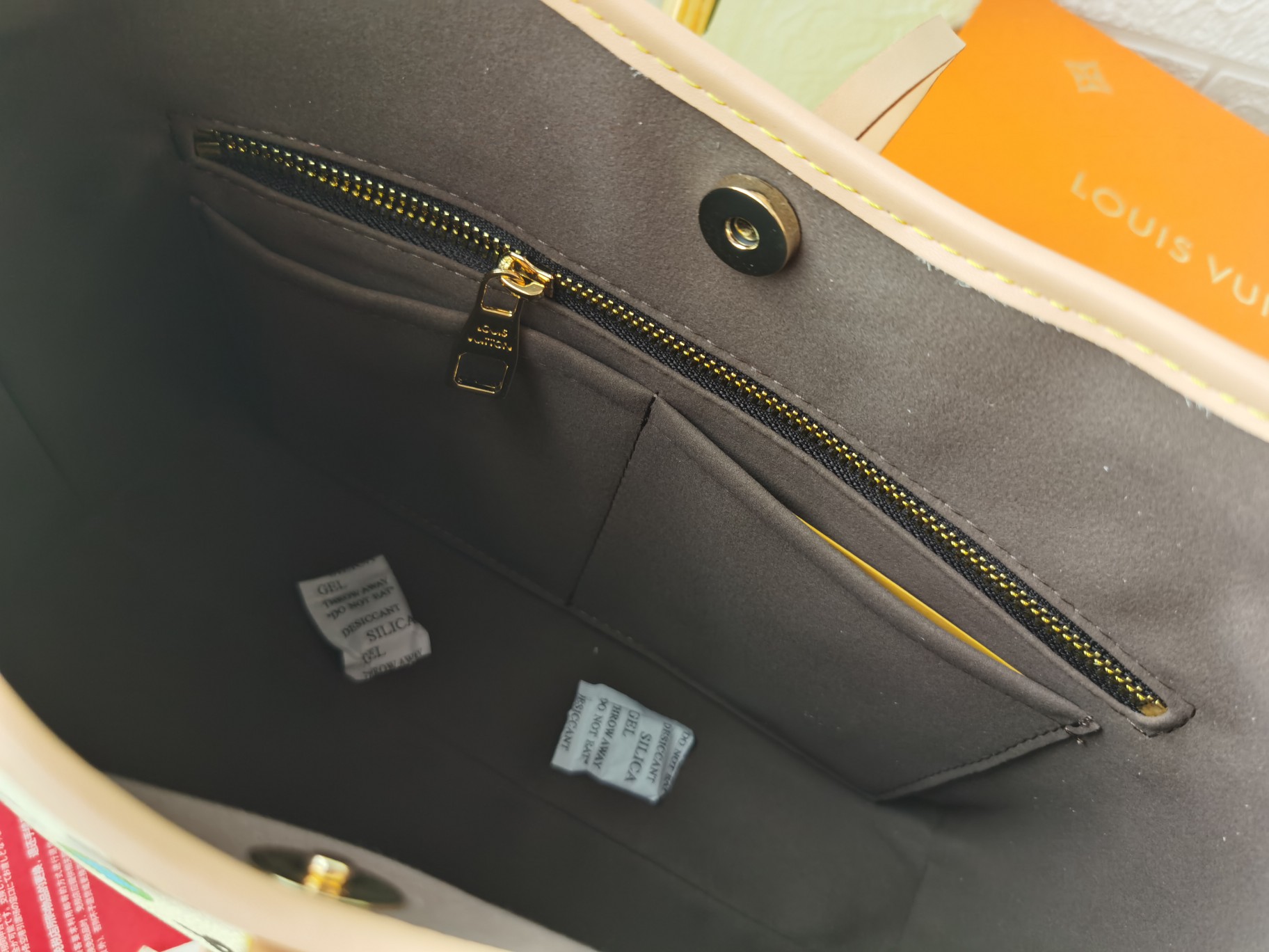 洗練されたデザインのCarryAll中号手袋