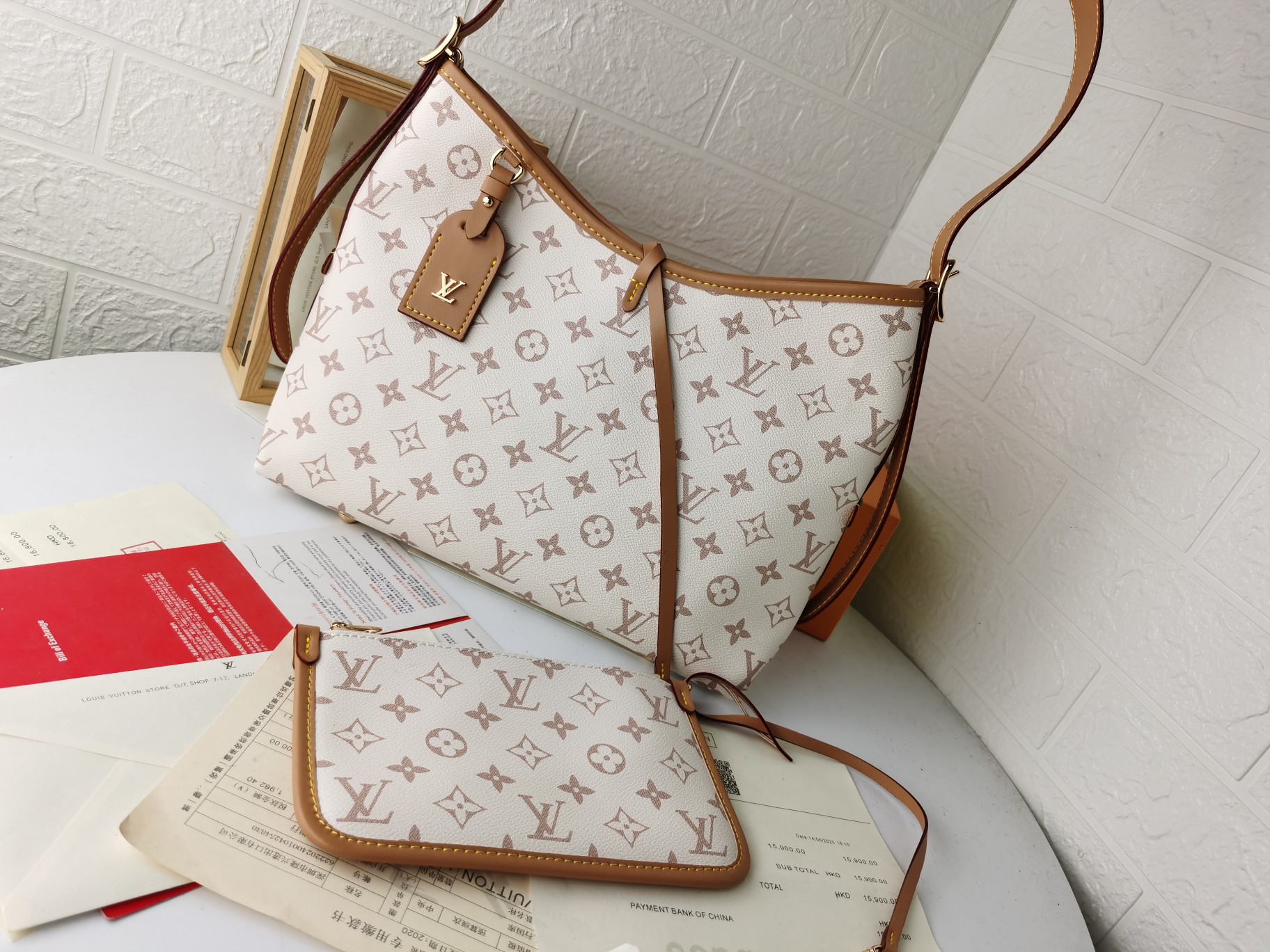 白花M46203 CarryAll 中号手袋 - 洗練されたデザインと機能性