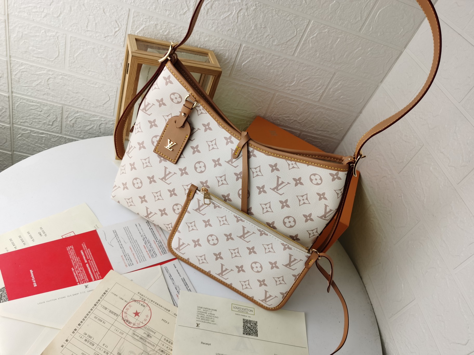 白花M46203 CarryAll 中号手袋 - 洗練されたデザインと機能性