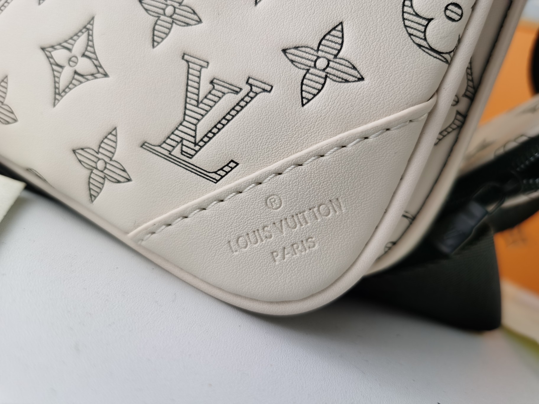 全皮製高級感溢れる男士用郵便バッグ