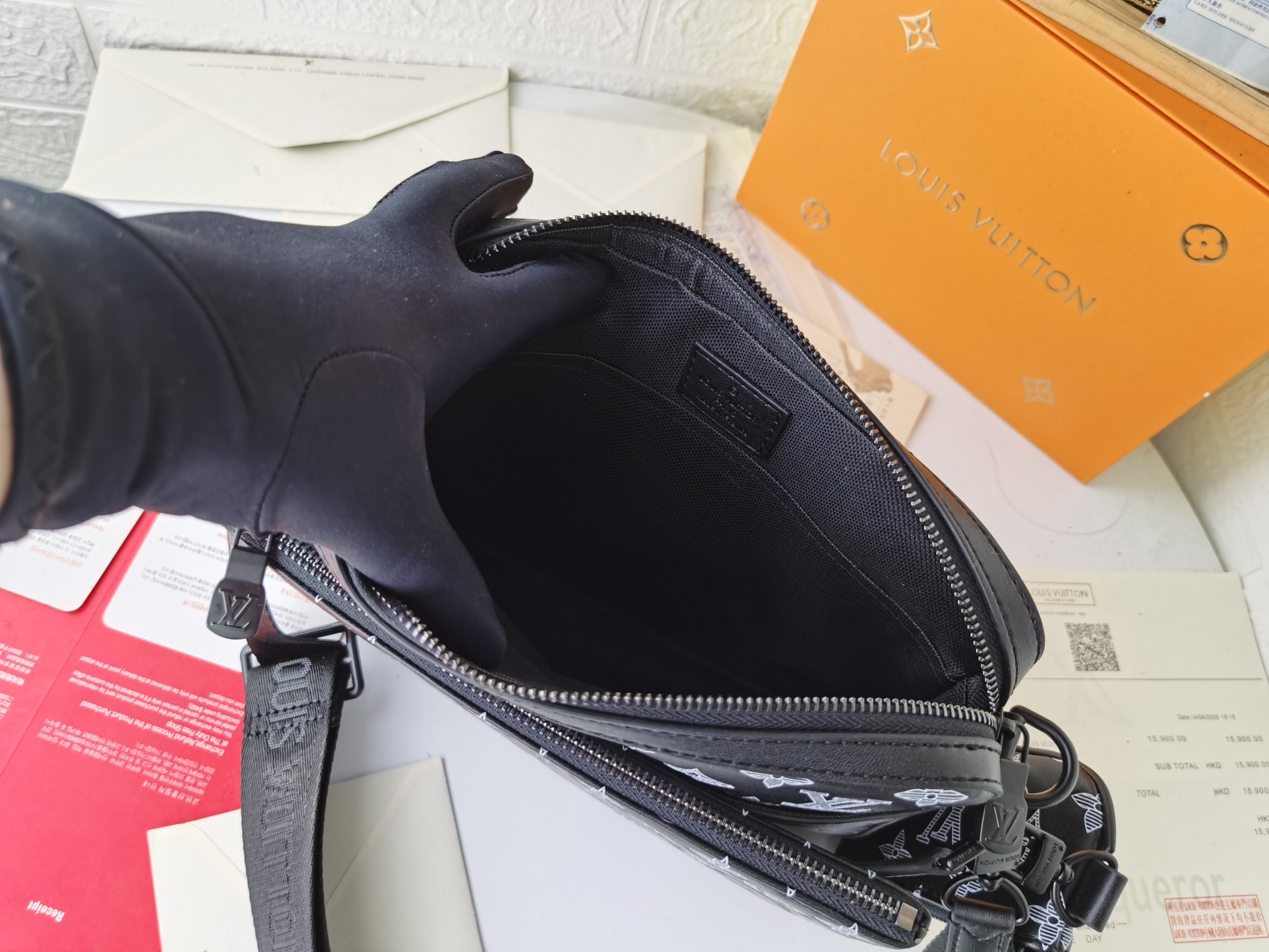 全皮圧花男士郵差包 - スタイリッシュな信使バッグ