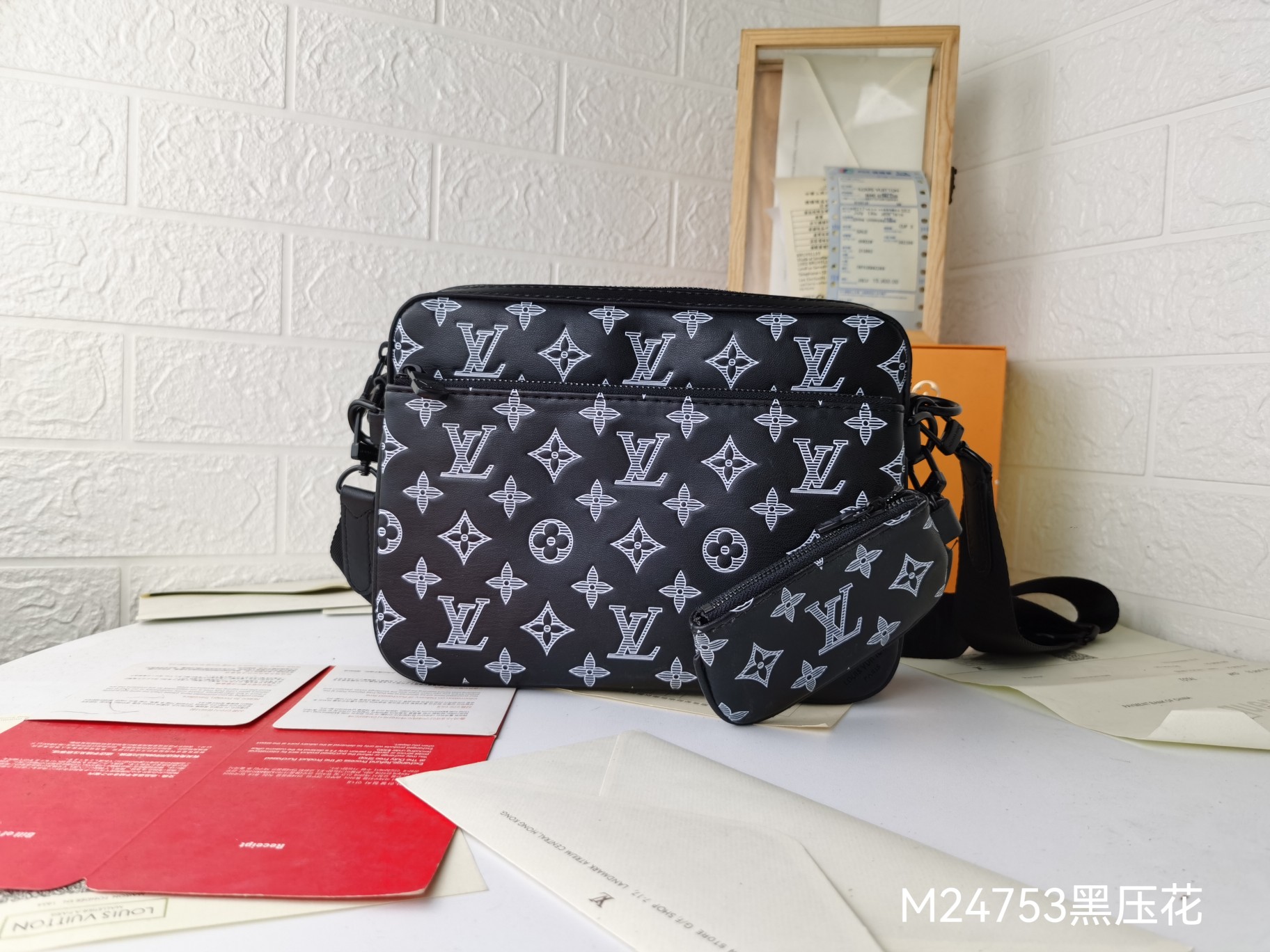 全皮圧花男士郵差包 - スタイリッシュな信使バッグ