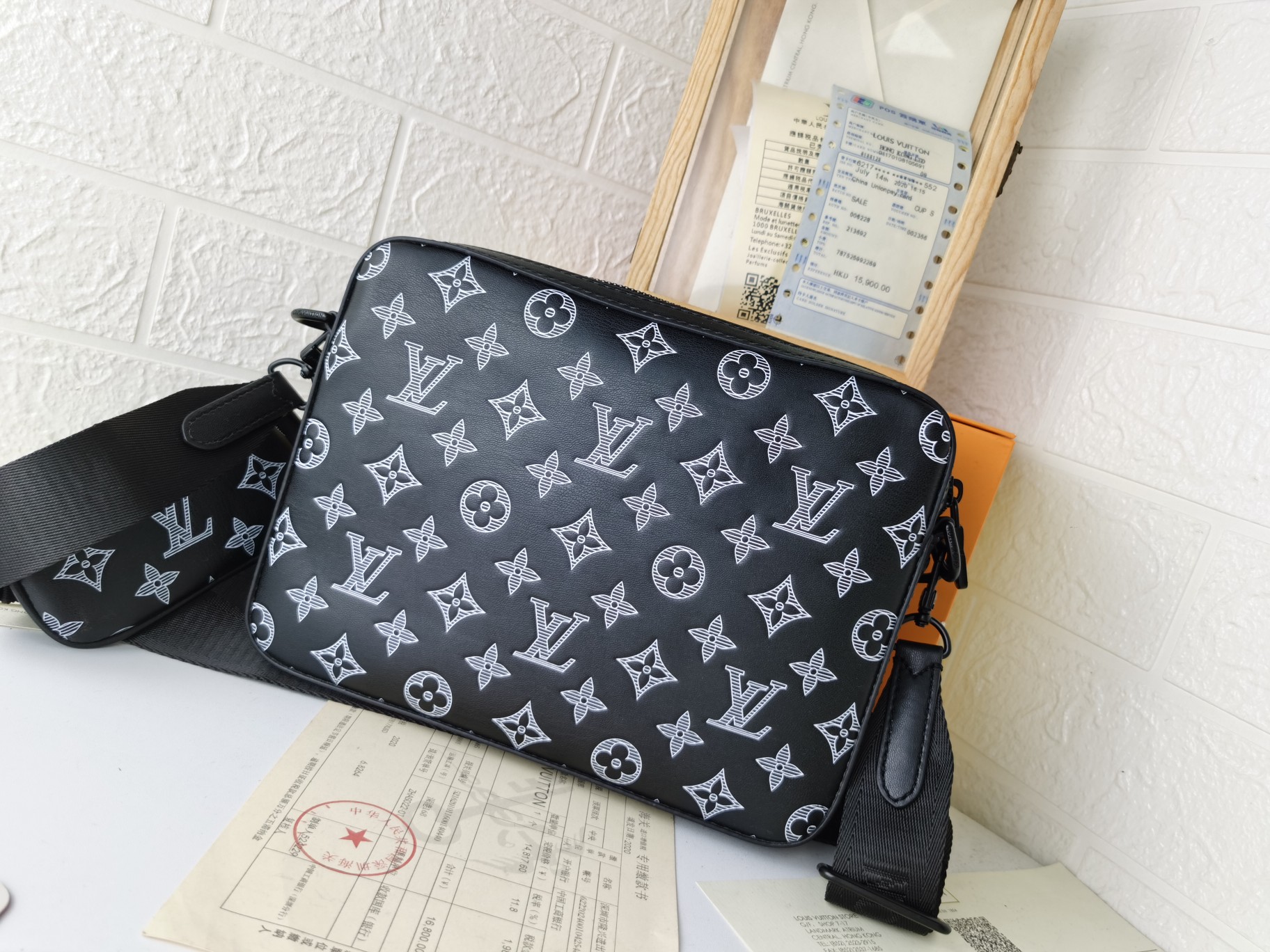 全皮圧花男士郵差包 - スタイリッシュな信使バッグ