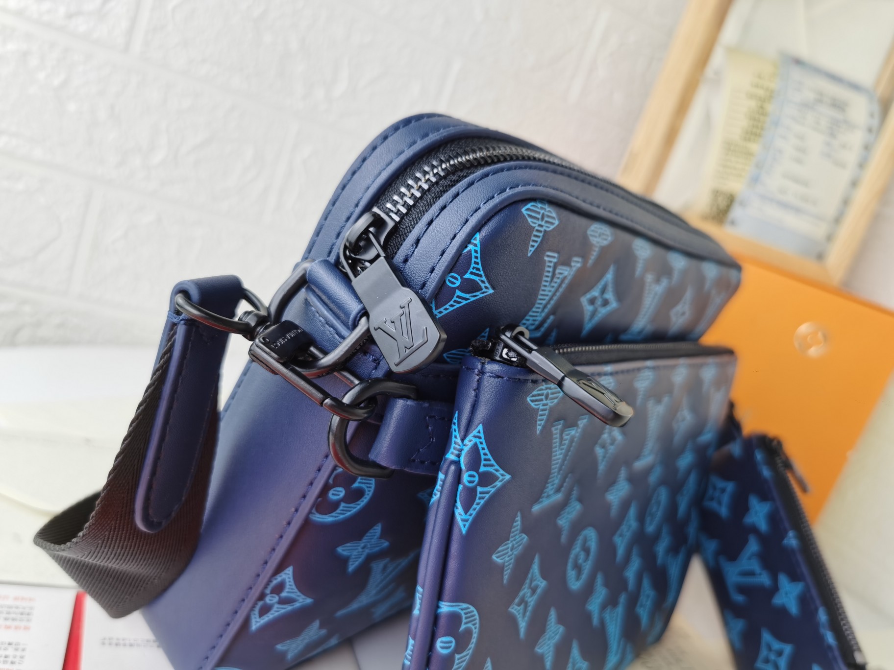 全皮圧花の高級信使包 - スタイリッシュな男のための選択