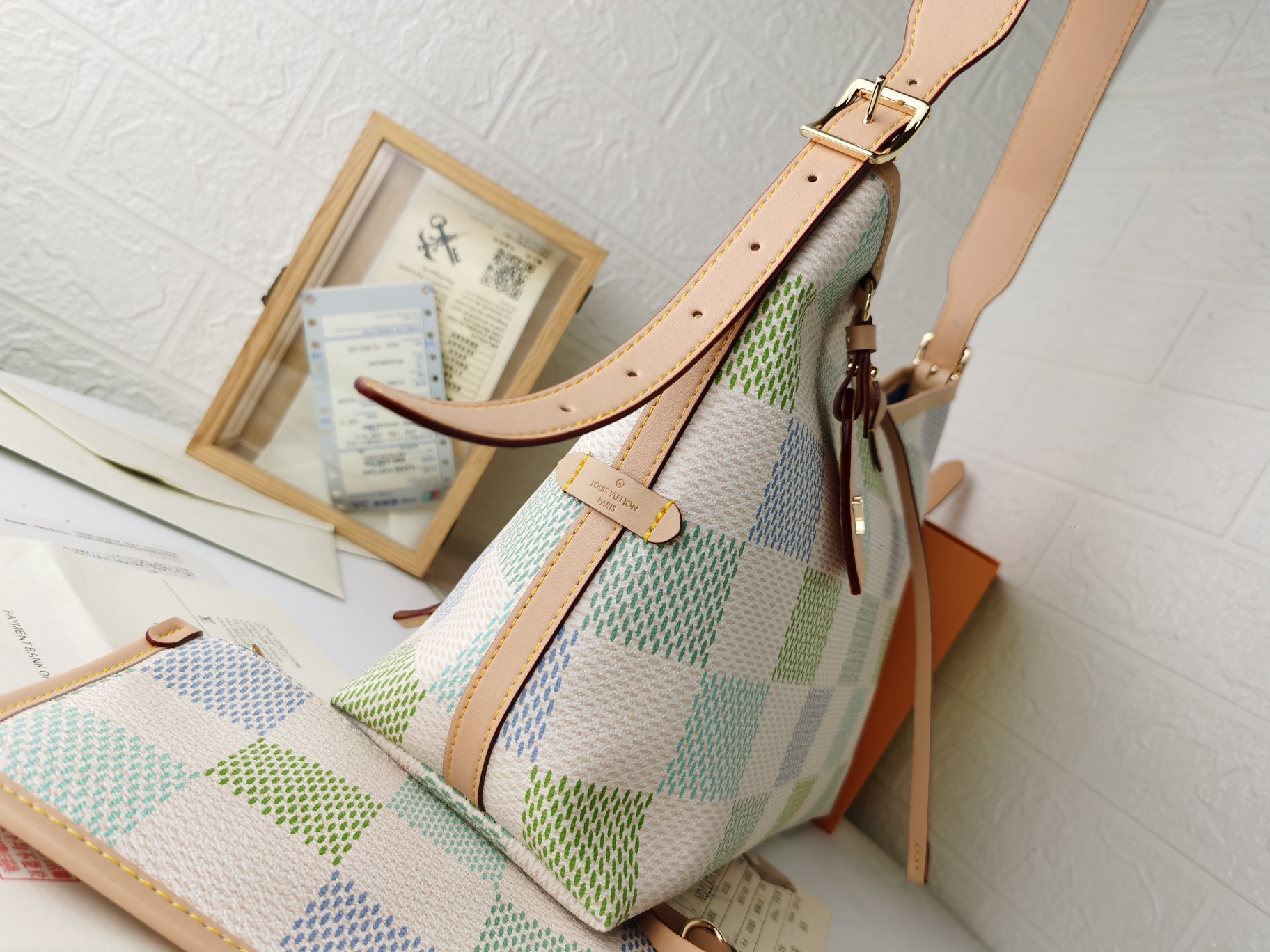 新登場！モノグラムデザインの中号キャリーオール手袋