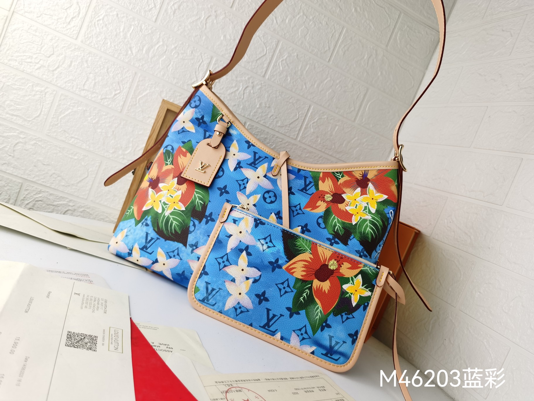 新作小号CarryAll手袋 - Monogram帆布とレザーの洗練されたデザイン