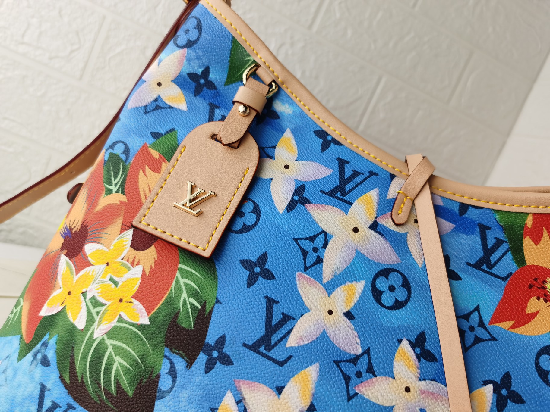 新作小号CarryAll手袋 - Monogram帆布とレザーの洗練されたデザイン