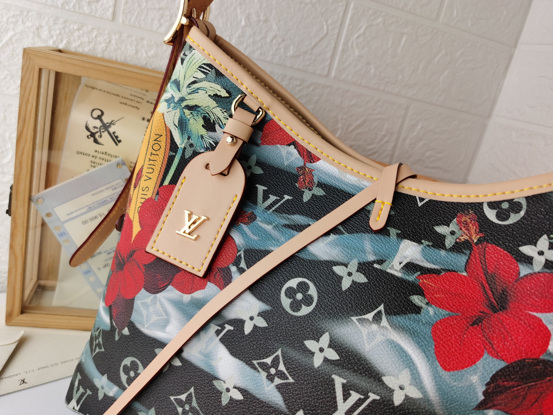 新作小号CarryAll手袋 - Monogram帆布と革のスタイリッシュなデザイン