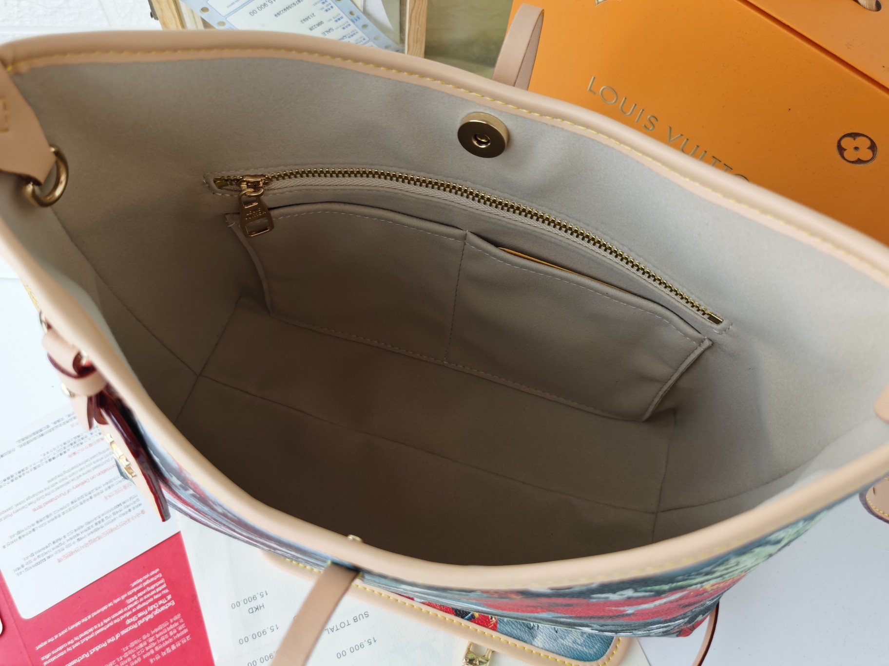 新作小号CarryAll手袋 - Monogram帆布と革のスタイリッシュなデザイン