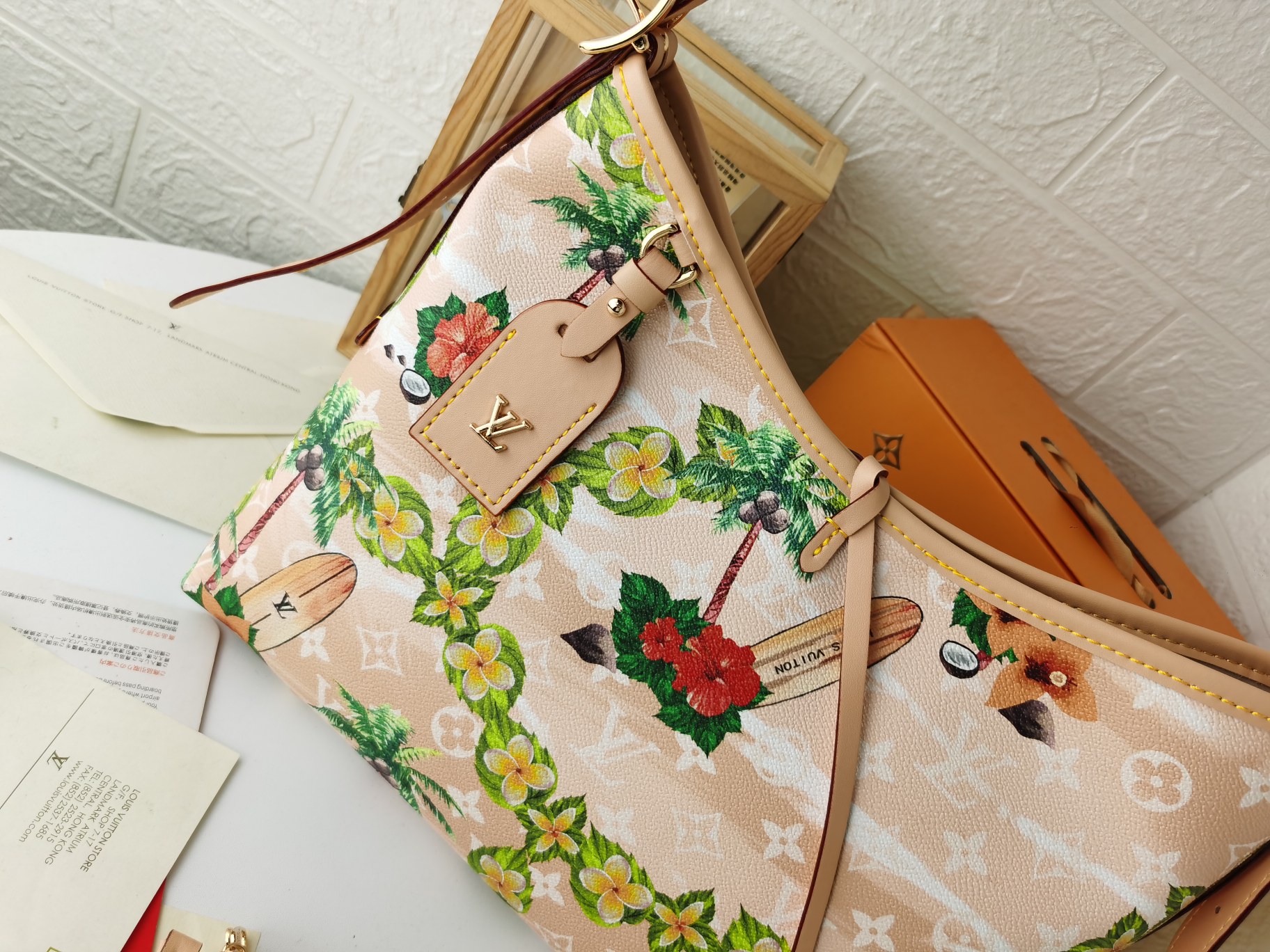 新作M46203 杏彩 CarryAll 中号手袋