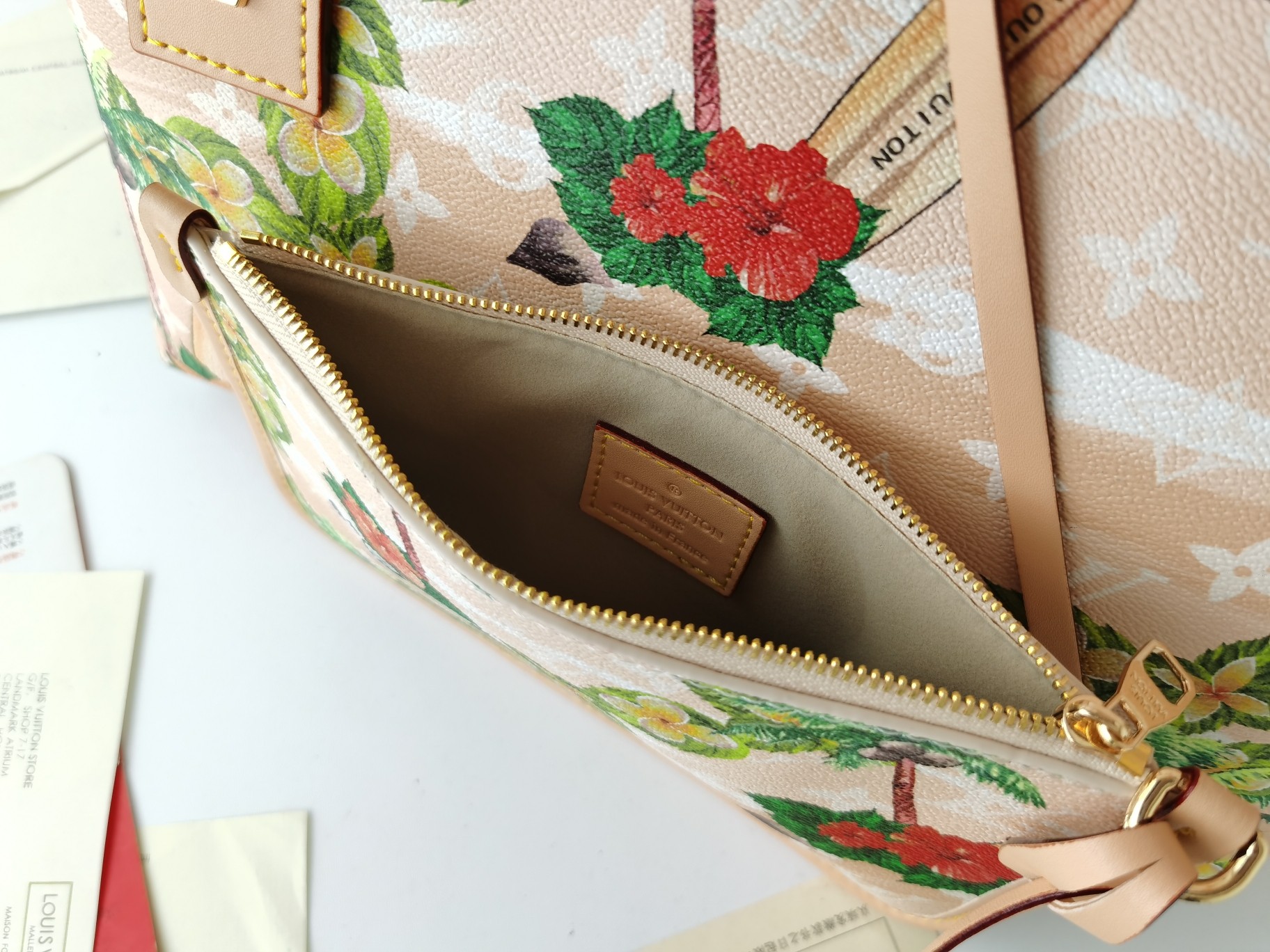 新作M46203 杏彩 CarryAll 中号手袋