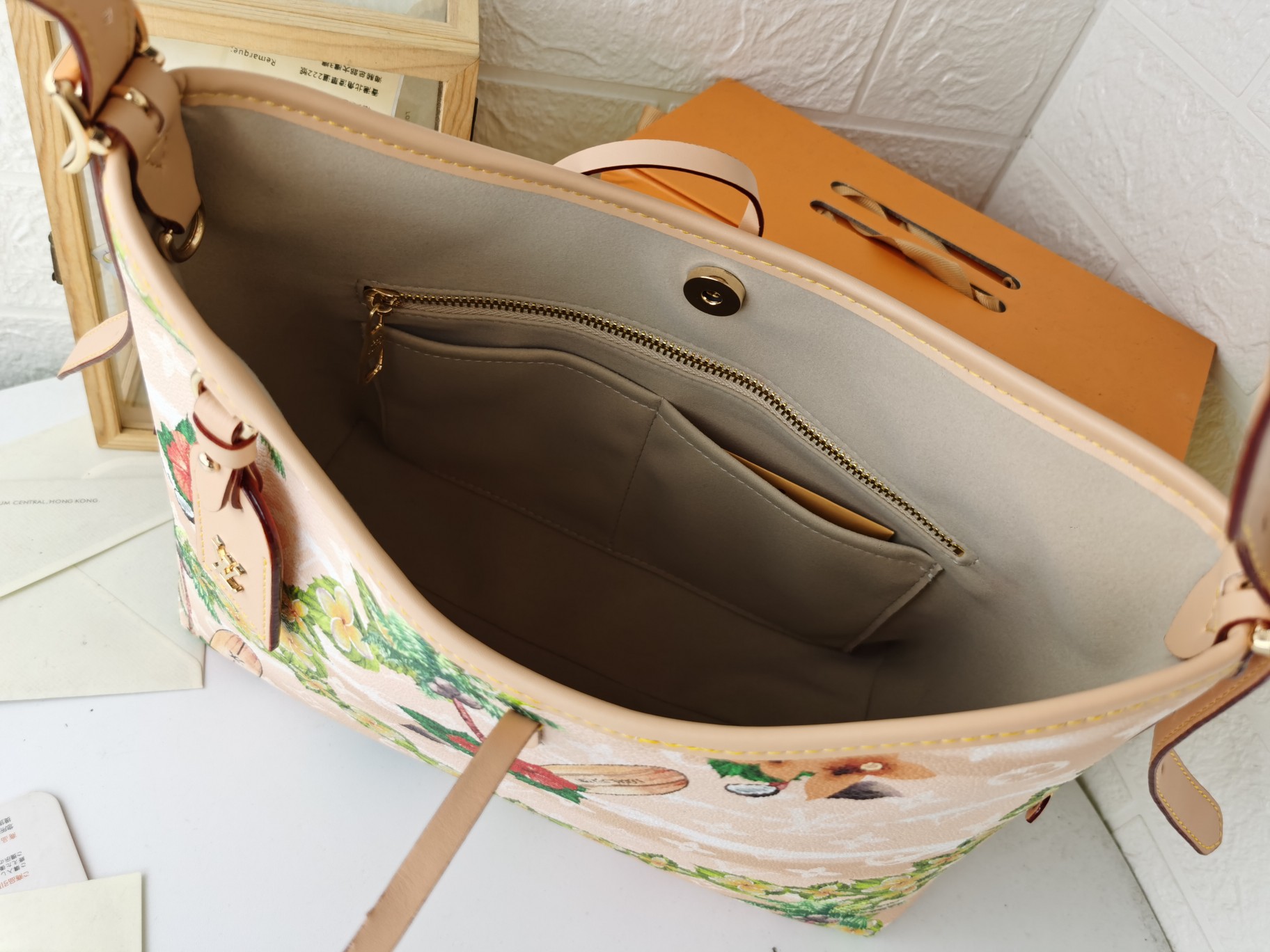 新作M46203 杏彩 CarryAll 中号手袋