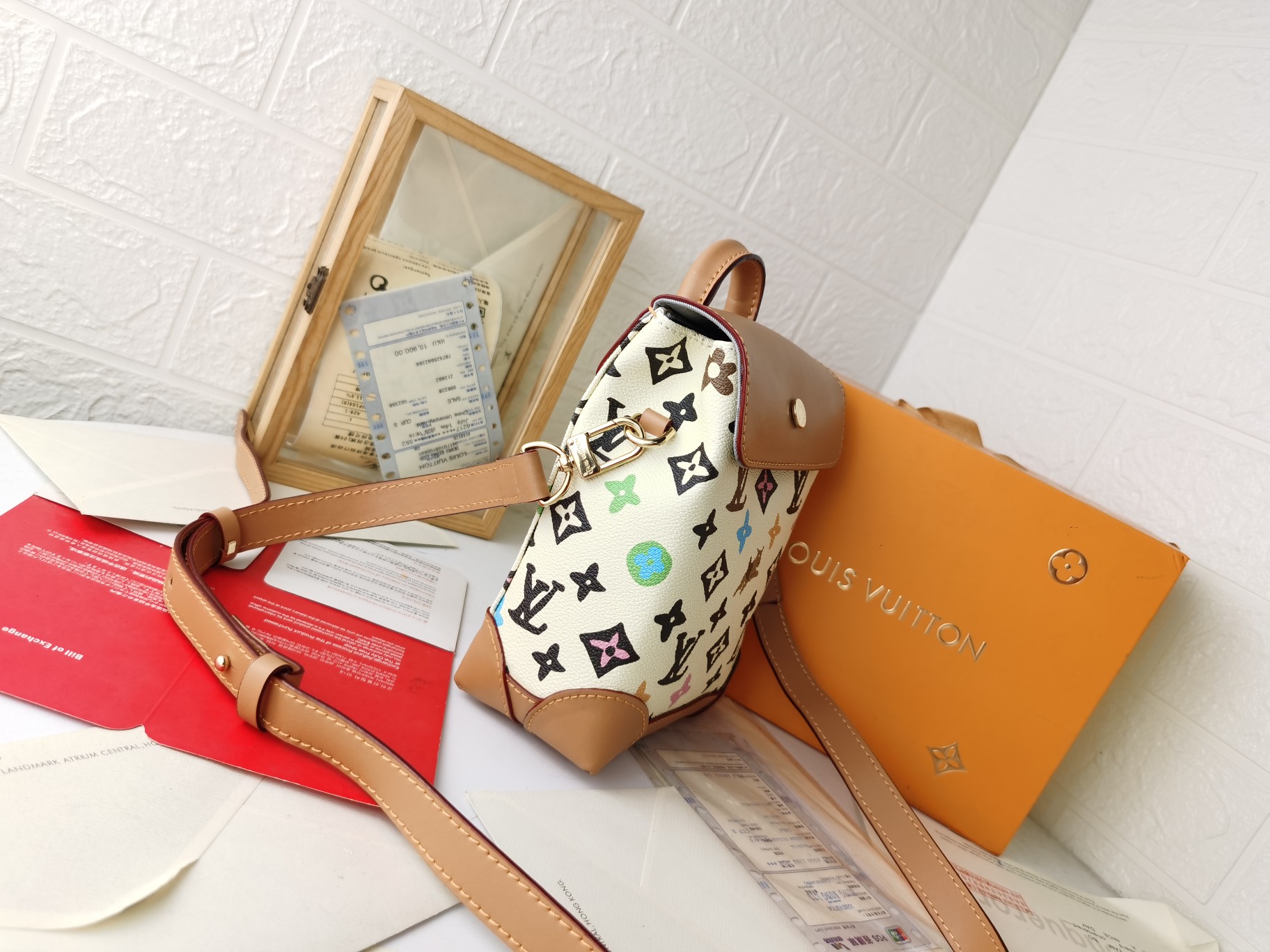 Pharrell WilliamsデザインのDamier Popミニバッグ