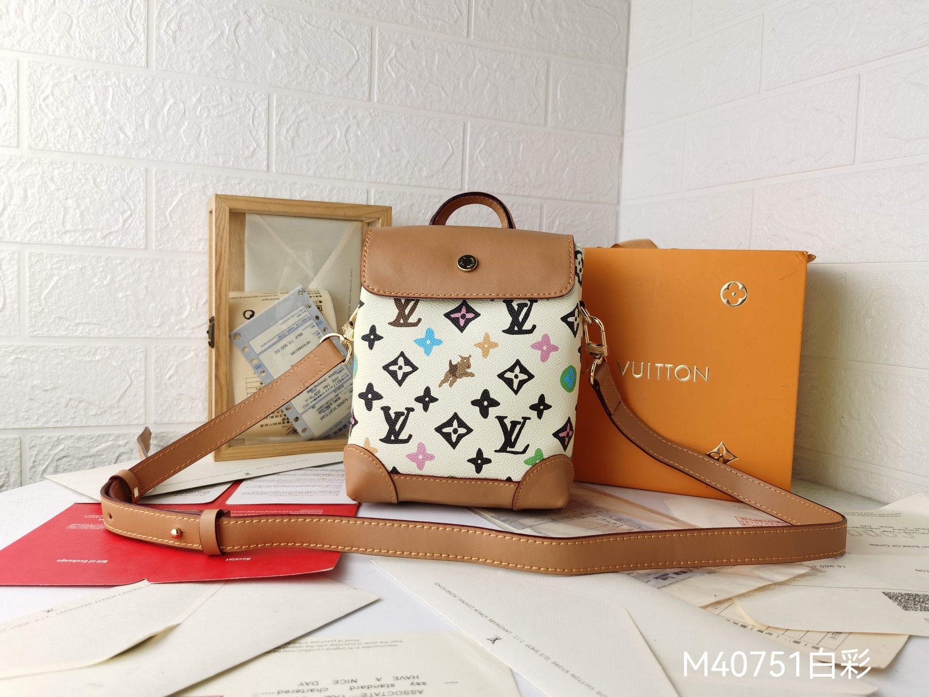 Pharrell WilliamsデザインのDamier Popミニバッグ