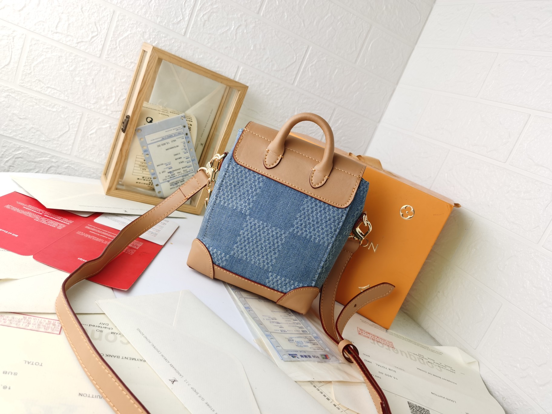 Damier Pop Nano Steamer 手袋取材 - Pharrell Williamsのデザイン