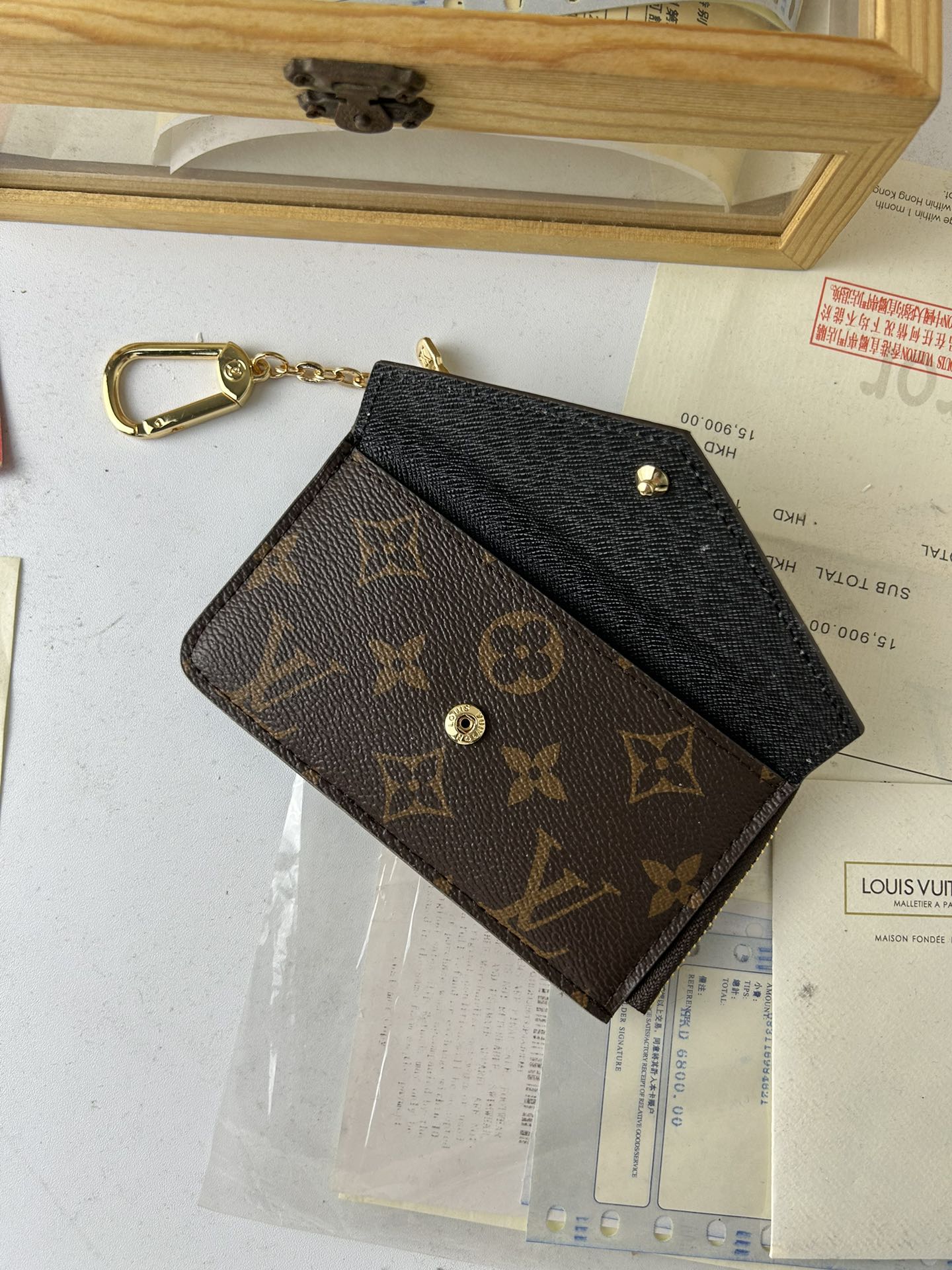 ルイ・ヴィトン Recto Verso カードケース - 洗練されたデザインと機能性