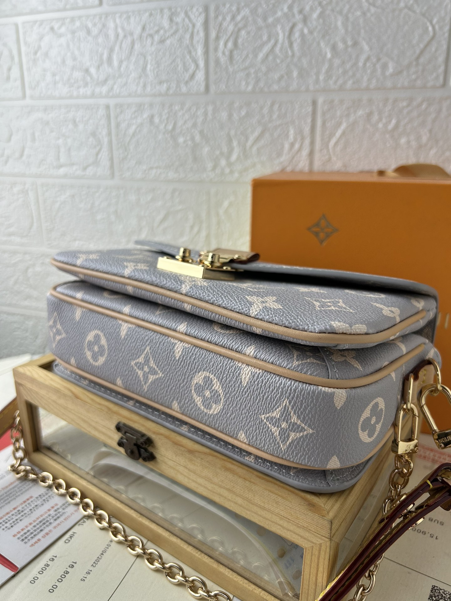 LV郵差包小号 East West Métis 手袋 - トレンドを先取り