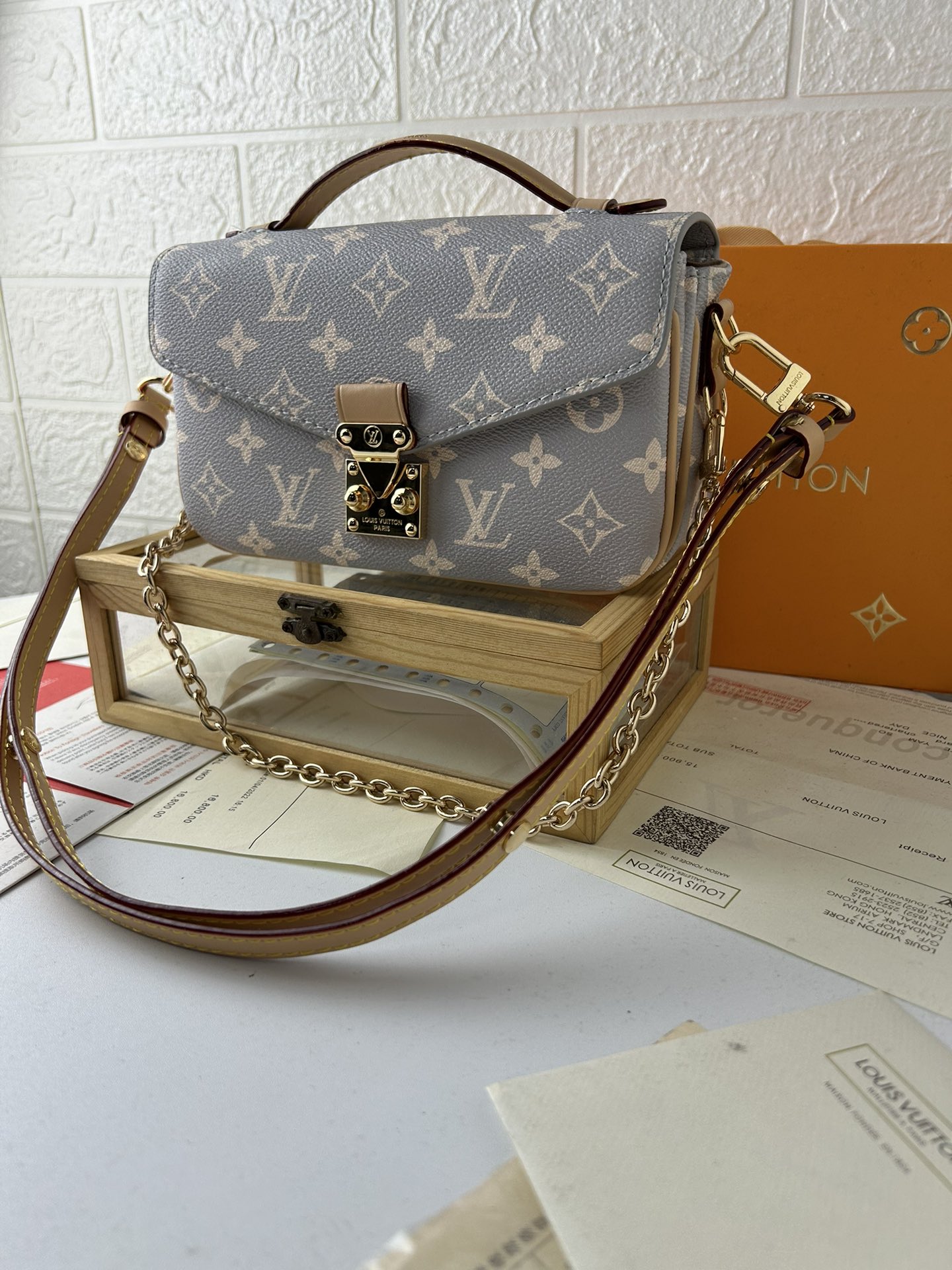 LV郵差包小号 East West Métis 手袋 - トレンドを先取り