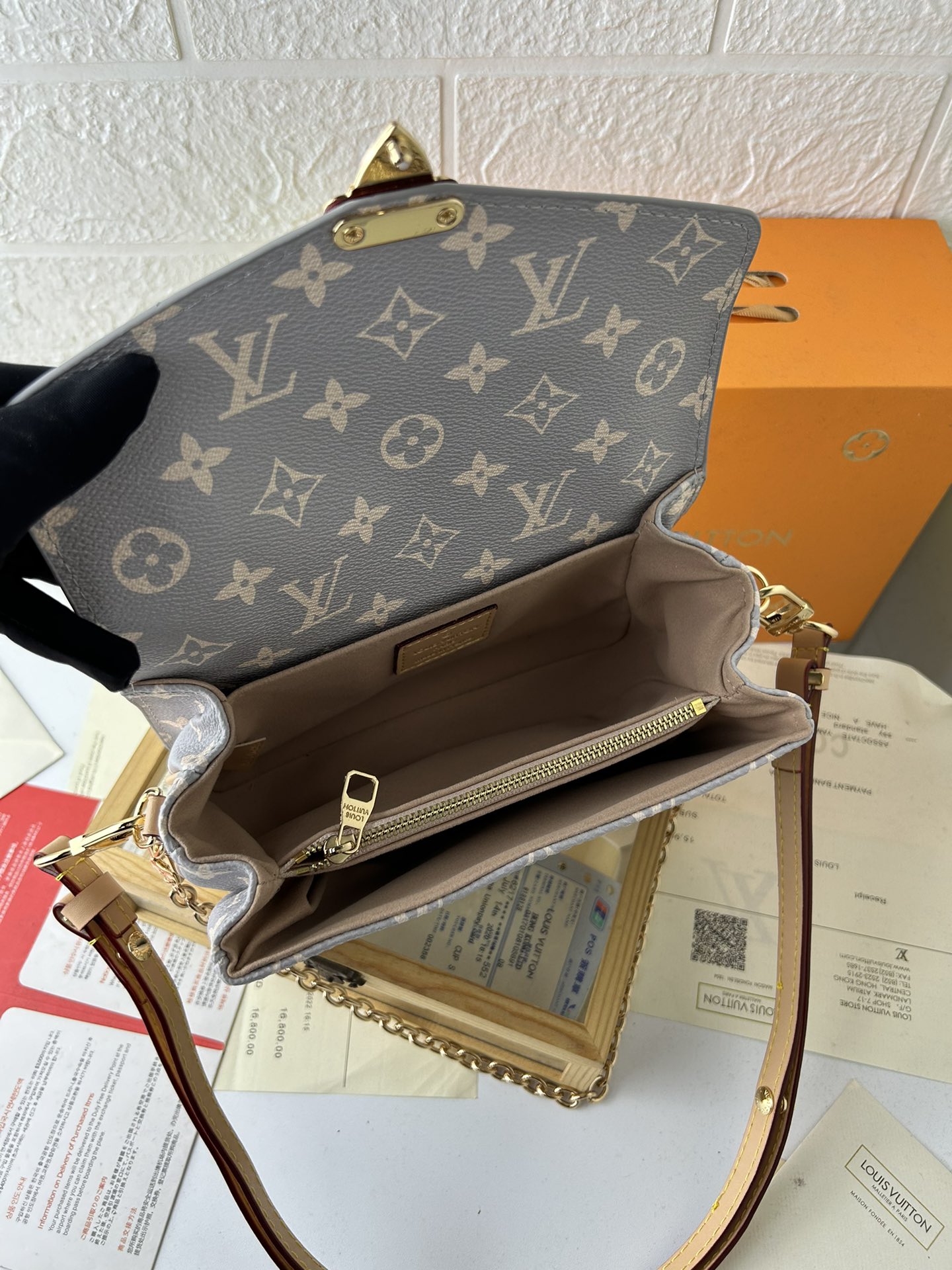 LV郵差包小号 East West Métis 手袋 - トレンドを先取り