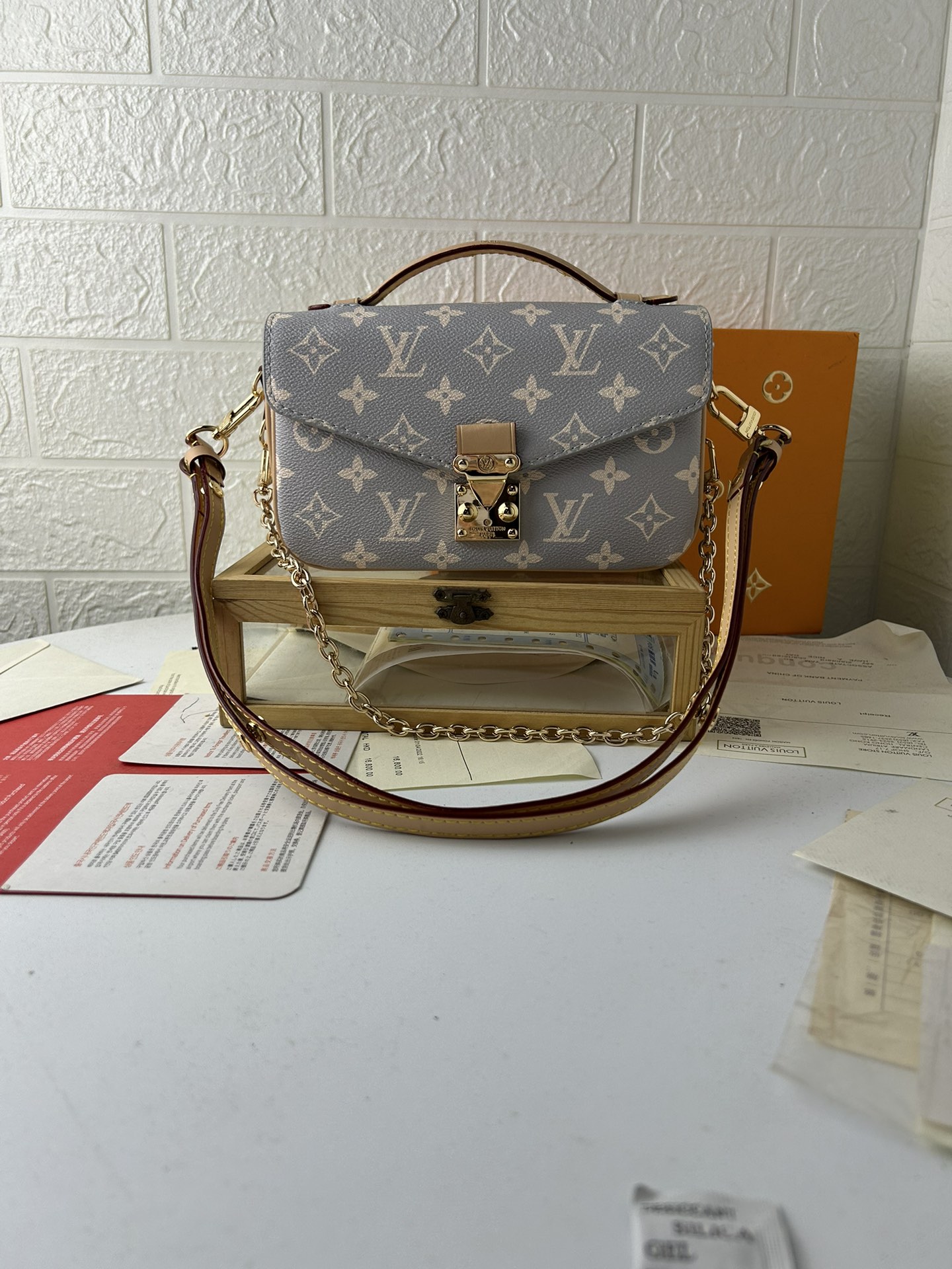 LV郵差包小号 East West Métis 手袋 - トレンドを先取り