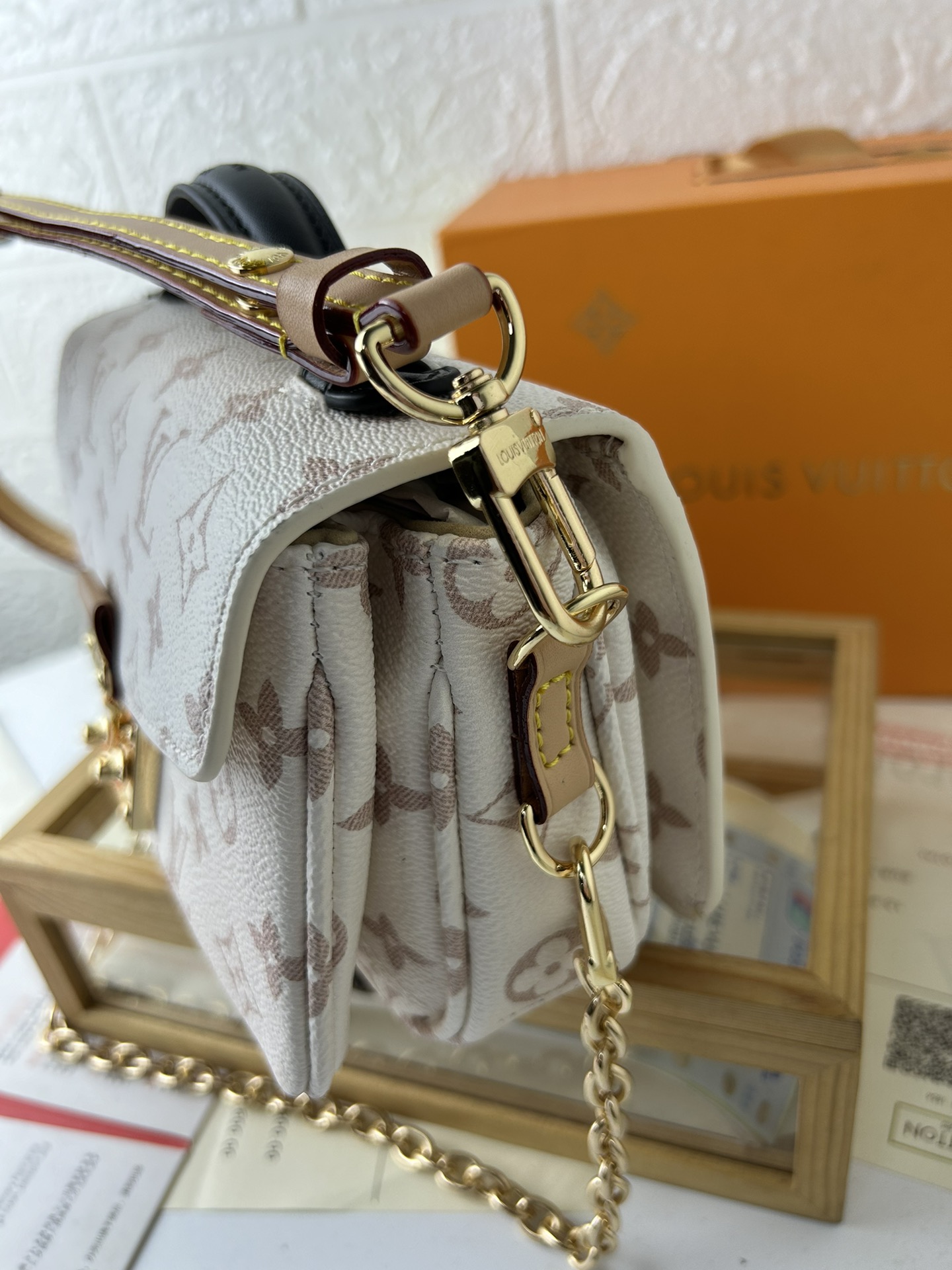 LV郵差包小号 East West Métis 手袋 - スタイリッシュな日常のお供