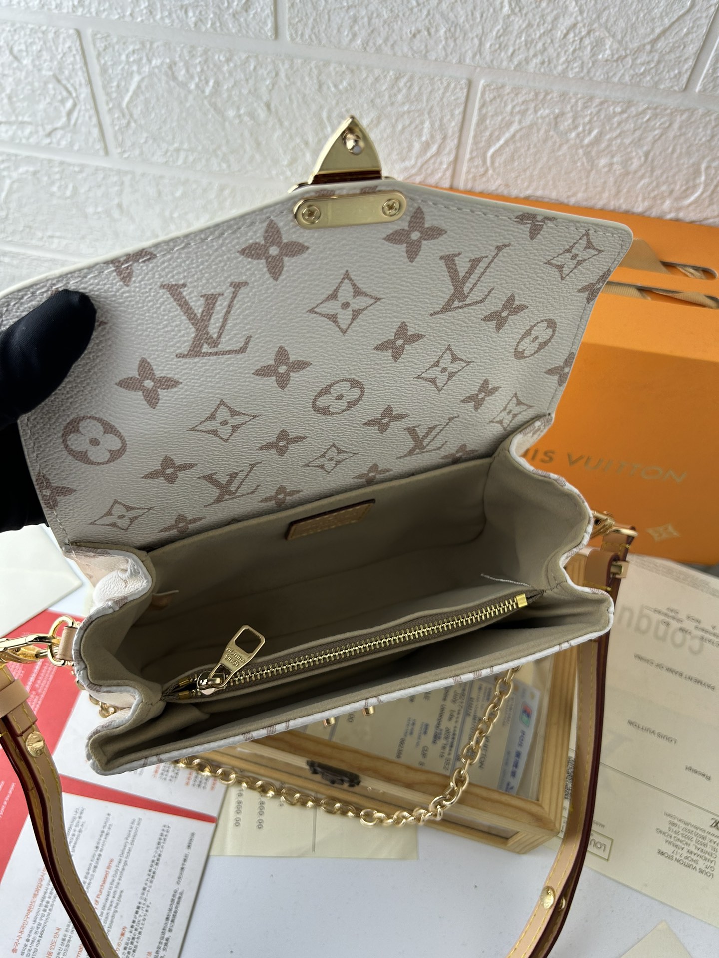 LV郵差包小号 East West Métis 手袋 - スタイリッシュな日常のお供