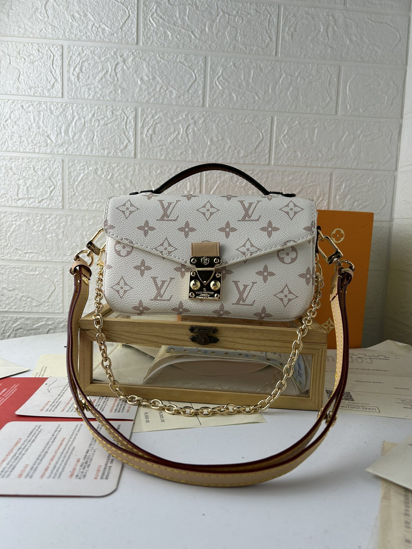 LV郵差包小号 East West Métis 手袋 - スタイリッシュな日常のお供