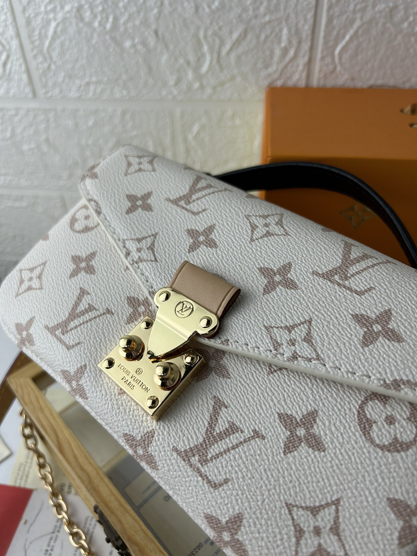 LV郵差包小号 East West Métis 手袋 - スタイリッシュな日常のお供